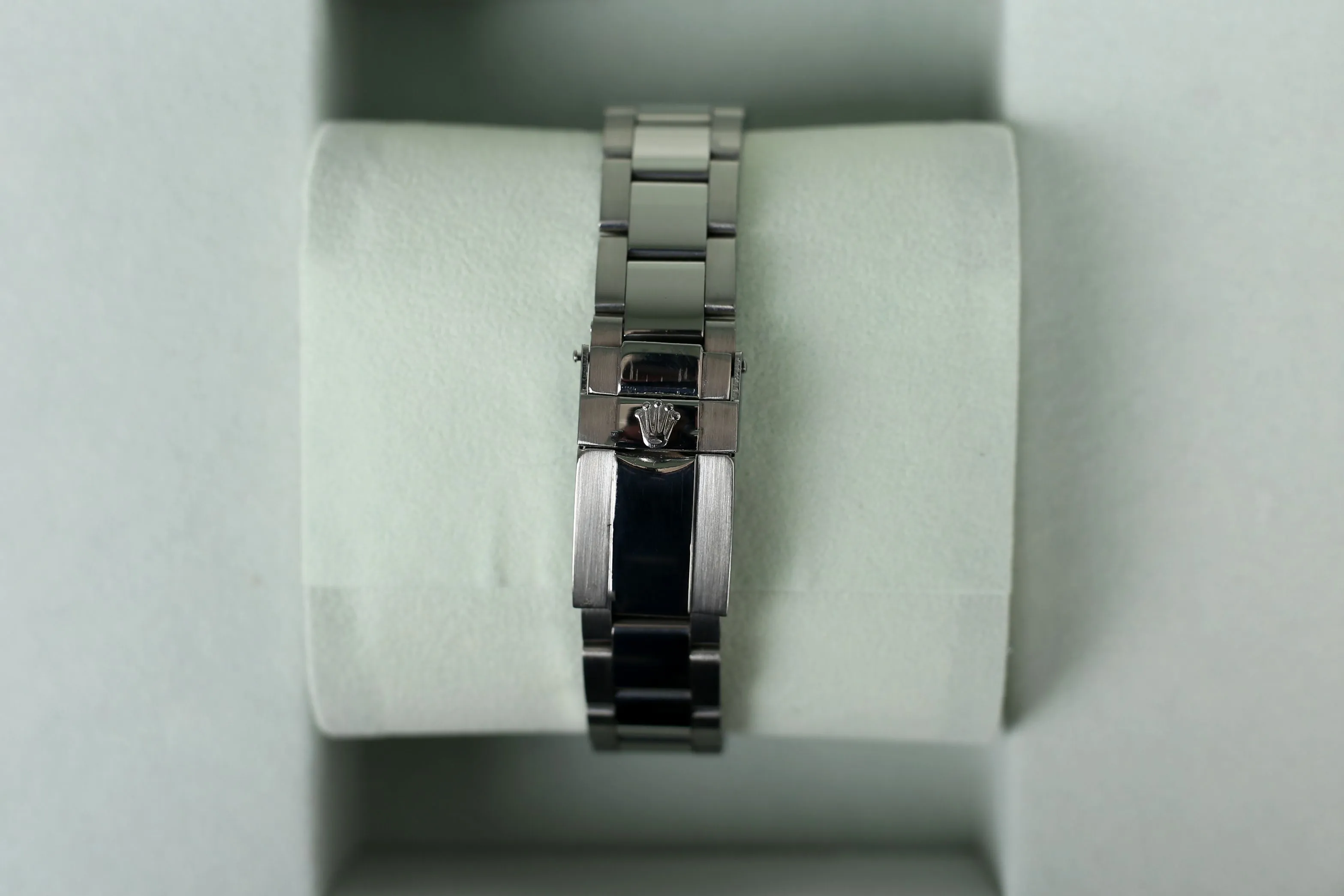 [Foreign trade import] 💰970 Rolex Daytona, Submariner series Automatic mechanical movement, 40 mm, men's Power reserve: 50 hours Case diameter: 40 mm Case material: stainless steel; 316L stainless steel; outer ring black Cerachrom ceramic solid outer ring with tachymeter scale Dial color: black Dial shape: round Dial material: Dial with snail-shaped small seconds dial Glass material: Scratch-resistant sapphire crystal Crown Material: Stainless steel, winding crown; screw-down triple buckle triple waterproof system Strap color: silver Strap material: stainless steel; Oyster, three-row link Clasp type: folding buckle; Oyster insurance discount with 5mm easy-adjustable link extension system buckle Material: stainless steel Back: dense bottom, screw-in bottom cover deep waterproof Speed: 200-meter automatic mechanical movement, 40 mm, diameter: 40 mm Case material: stainless steel; 316L stainless steel; outer ring black Cerachrom ceramic solid outer ring with tachymeter scale Dial color: black Dial shape: round Dial material: Dial with snail-shaped small seconds dial Mirror material: scratch-resistant sapphire crystal Crown material: Stainless steel, winding crown; screw-in triple buckle triple waterproof system Strap color: silver Strap material: stainless steel; Oyster, three-row link Clasp type: folding buckle; Oyster insurance discount with 5mm easy-adjustable link extension system clasp Material: stainless steel Back: dense bottom, screw-in bottom cover Waterproof depth: 200 meters