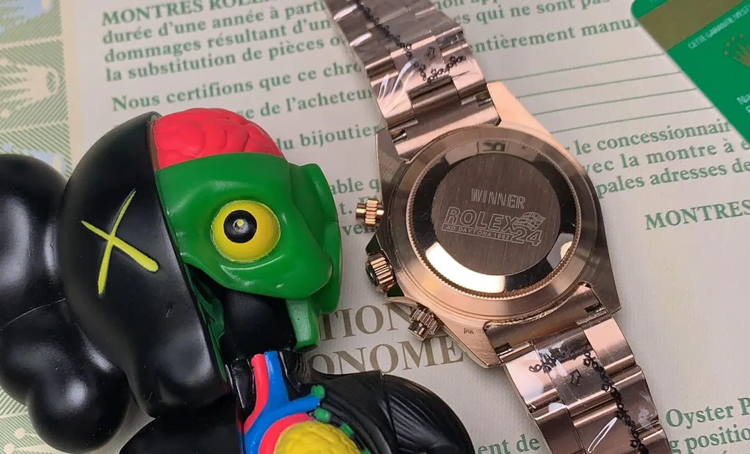 【High-end replica】💰1440! Rolex Daytona series is equipped with imported Citizen 8215 automatic machine, 40mm mineral-strengthened glass, three-bead steel belt, safety buckle. Life moves forward every second, but there is no time to look back, and there is only limitless learning.