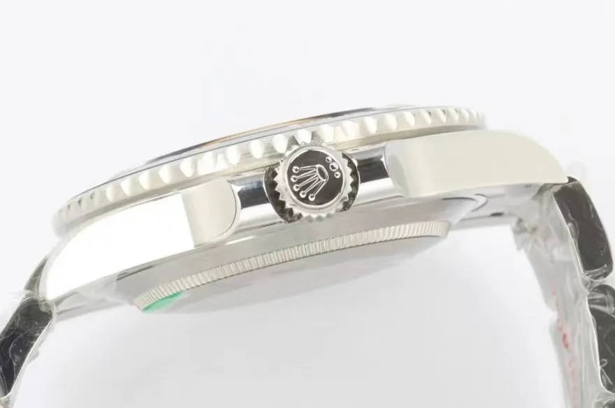 【High-end replica】💰1160! 【Customized all-in-one machine】💰1720! 【Top Replica】💰Private chat! Rolex Submariner 41 series (original mold opening) 1⃣️With Rolex's new 3235 movement; 2⃣️Same thickness as the original 12.5mm: case diameter 41mm; sapphire mirror; 3⃣️Solid central axis; polished nails; top-notch Swiss ice blue luminous, consistent with Rolex's original luminous; 4⃣️High-pass transparent sapphire mirror; 5⃣️Top workmanship, each strap fits perfectly with the lugs, giving the wrist the highest comfort. This picture was taken as a top-notch replica!