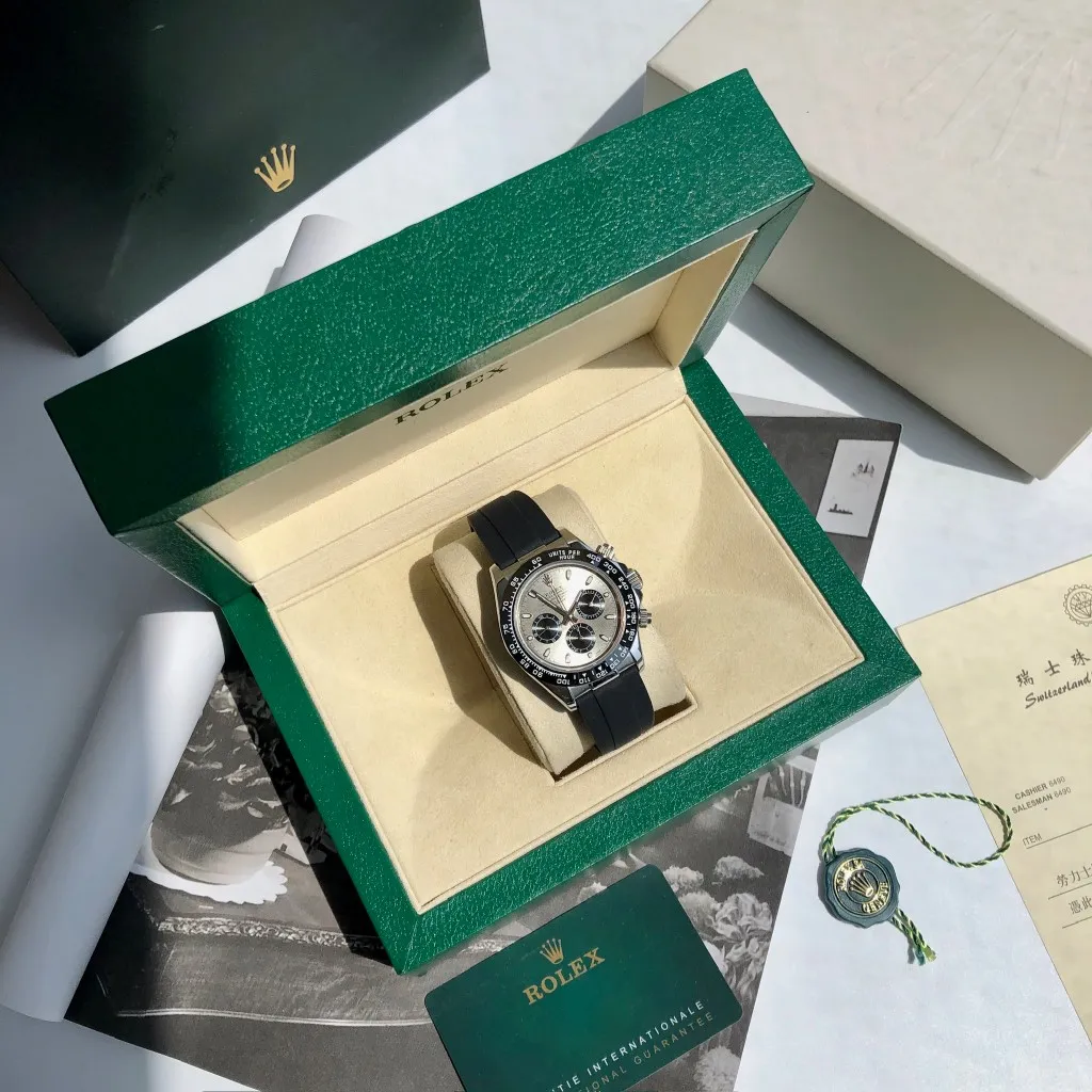 【High-end replica】💰1160! Customized all-in-one machine 💰1720! Rolex Daytona Series [Diameter] 40mm [Movement] Equipped with imported fully automatic mechanical movement [Ring] Imported finely polished ring/ceramic ring [Mirror] Scratch-resistant sapphire glass mirror [Material] Imported 316L stainless steel case [Strap] Stainless steel three-bead strap/high-quality tape [Buckle] Original buckle Super high quality, more beautiful in kind, market exclusive! Classic men's casual watch, the standard accessory for successful men, allowing you to wear it once and for all!
