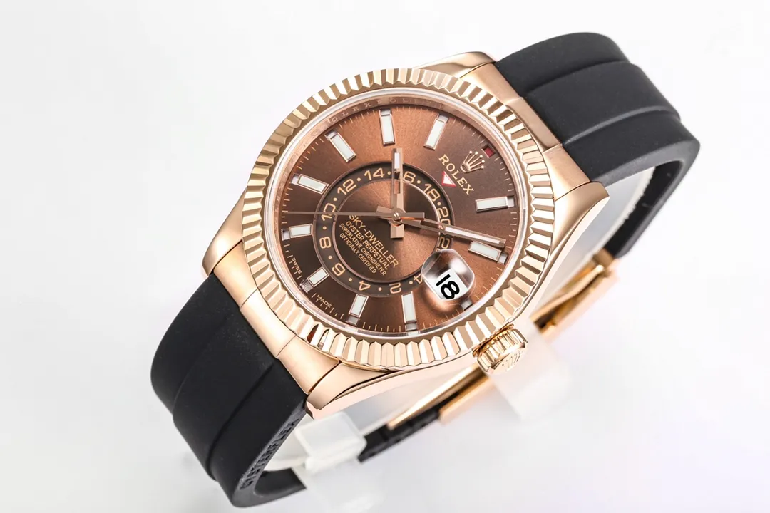 🌐【Factory2022's original work】Upgraded version of Rolex Sky-Dweller Skywalker! Wonderful details: [Case] ​​size is 42 mm, stable, reliable, graceful and generous! The bezel adopts the Rolex Ring Command triangular groove pattern, and the month function can be adjusted by rotating the outer ring! Scratch-resistant sapphire crystal, anti-reflective convex magnifying calendar window [Watch strap] Oyster steel! Three rows of links, Oyster discount with 5mm easy-adjustable link extension system [Dial] Radiant sun texture, scale 12 small window red dot month display [Movement] Equipped with fully automatic mechanical 9001 movement! [Function] Date display/month display/annual calendar display/dual time zone! Factory's ingenuity is worth owning!