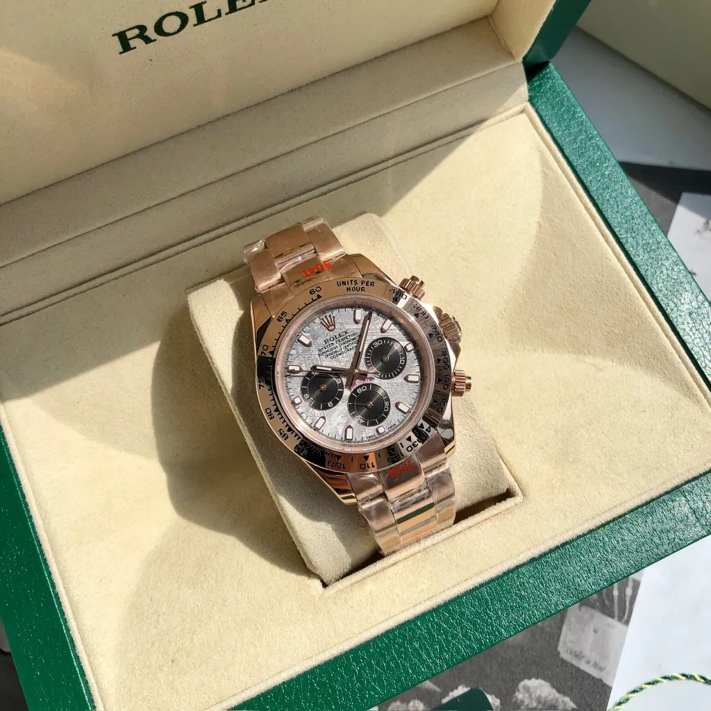【High-end replica】💰1160! Customized all-in-one machine 💰1720! Rolex Daytona Series [Diameter] 40mm [Movement] Equipped with imported fully automatic mechanical movement [Ring] Imported finely polished ring/ceramic ring [Mirror] Scratch-resistant sapphire glass mirror [Material] Imported 316L stainless steel case [Strap] Stainless steel three-bead strap/high-quality tape [Buckle] Original buckle Super high quality, more beautiful in kind, market exclusive! Classic men's casual watch, the standard accessory for successful men, allowing you to wear it once and for all!