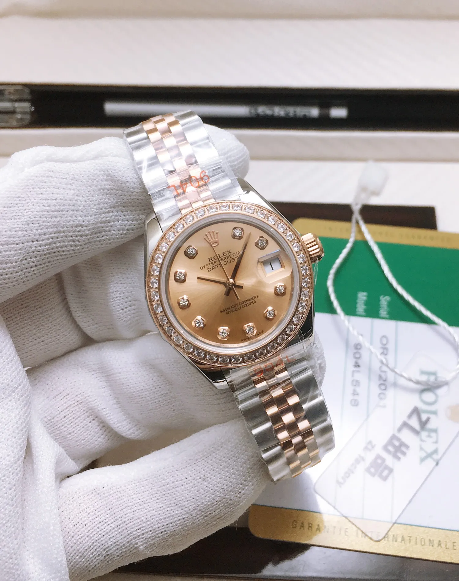 【Top Replica】💰4900! Top-notch workmanship from Taiwan factory [ZL Factory 2021 new masterpiece highly recommended] the latest Rolex Women’s Datejust 28MM Datejust watch! 1⃣️The case diameter remains the same as the original 28MM. The stainless steel watch case is forged from 904L stainless steel, which is durable! 2⃣️With the original imported Japanese movement, more goddesses have multiple choices. The performance is extremely stable. Its shock resistance and geometric structure enable the movement to maintain regular operation in any position. 3⃣️The triangular grooved bottom cover is tightened with special tools to completely seal the watch case. The winding crown adopts a double buckle lock dual waterproof system and is firmly screwed to the watch case, making it more waterproof. 4⃣️A small window convex lens is installed at 3 o'clock to enlarge the date display of the watch, making it easier to read the date. The waterproof Oyster case of the women's journal type provides the best protection for the high-precision movement! 5⃣️904L watch strap and new double-headed connection method under the outer ring (can be used with the original), concealed folding crown buckle, opened with an articulated Rolex crown logo. 6⃣️One watch, one card, one code. Every exquisite detail is the sincerity of the ingenuity developed by the Taiwan factory!