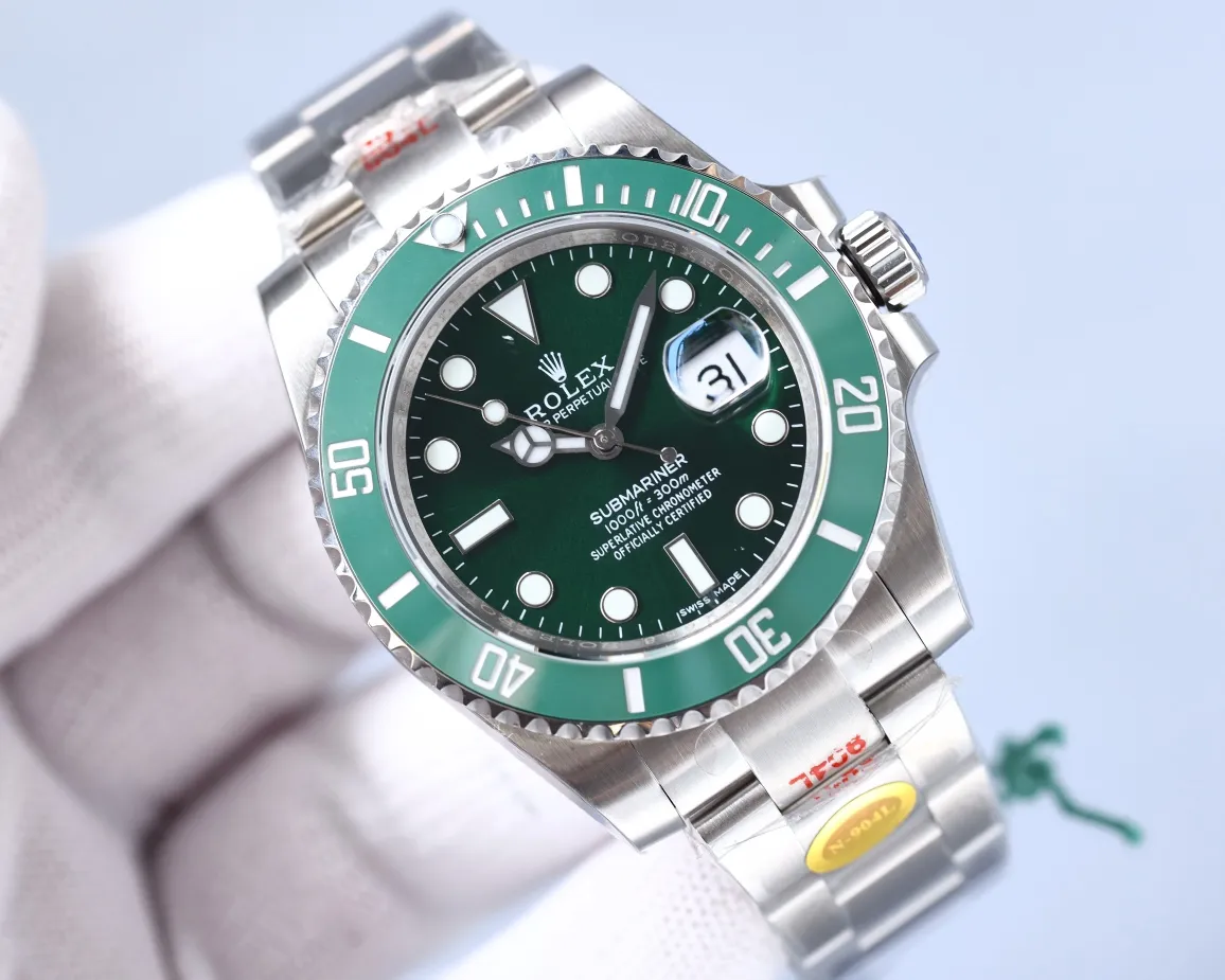 【Top replica】💰3900! Rolex Submariner is coming! Two exclusive technologies: [Sapphire Luminous Stone] and [One-click Snap]. Clone the original Cal.3135 integrated movement, blue hairspring, imported KIF shock absorber (not fake triangle shock absorber)! Key points of the upgrade: 1⃣️【Sapphire Luminous Stone】Exclusive technology, a sapphire mirror is installed on the outer layer of the luminous stone. It is really difficult to install a mirror in a diameter of only 3mm. Through high-precision advanced equipment, it was successfully completed, achieving the same scratch-resistant luminous pearl as the original. 2️⃣[The scale on the outer ring will not turn black] The scale on the ring mouth uses physical vapor deposition technology, and platinum powder is coated on the font at high temperature to make the font color durable and will not fade or turn black when exposed to water or oil. 3️⃣【One-touch snap-buckle】The outer safety buckle of the watch buckle is the same as the original one. Just hold the inside of the watch buckle with your finger and press the buckle body with another finger, and the outer safety buckle can automatically spring open. It is also an exclusive technology in the entire market. 4️⃣【Literal texture upgrade】The luminous stone on the round nails of the literal scale is full but not overflowing, and the word nails are chamfered, making them more delicate than before! 5️⃣【Calendar instantaneous jump and retreat】In order to strive for excellence and shorten the distance from the counter, the calendar has also been improved. The counter calendar instantly jumps at the 12-digit digit when the hour and minute hands are aligned. We have also done this. For example, the retreat calendar is in effect on the date. When adjusting the time, if the calendar is accidentally adjusted to No. 2 on the 1st today, you can pull the head to the third gear and turn the hour and minute hands counterclockwise. This will return the calendar to No. 1. Other movements cannot do this. This is consistent with the counter 3135 machine! 6️⃣[Movement performance] Swing frequency 28800 per hour, 31 rubies, power reserve 50 hours, instant calendar, four-arm Glucydur alloy balance wheel, 4 weights, 2 of which are adjustable weights, Breguet-style blue hairspring, KIF shock absorber, Rolex movement’s unique red wheel, using TEFLON spraying process, anti-corrosion, wear-resistant, friction reduction, stable and reliable performance! 🔝This is a watch that is worth buying in terms of performance and price. It also comes with a counter velvet bag for easier storage! 685🔥Top quality products are constantly produced🔥