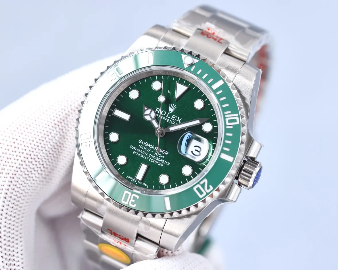 【Top replica】💰3900! Rolex Submariner is coming! Two exclusive technologies: [Sapphire Luminous Stone] and [One-click Snap]. Clone the original Cal.3135 integrated movement, blue hairspring, imported KIF shock absorber (not fake triangle shock absorber)! Key points of the upgrade: 1⃣️【Sapphire Luminous Stone】Exclusive technology, a sapphire mirror is installed on the outer layer of the luminous stone. It is really difficult to install a mirror in a diameter of only 3mm. Through high-precision advanced equipment, it was successfully completed, achieving the same scratch-resistant luminous pearl as the original. 2️⃣[The scale on the outer ring will not turn black] The scale on the ring mouth uses physical vapor deposition technology, and platinum powder is coated on the font at high temperature to make the font color durable and will not fade or turn black when exposed to water or oil. 3️⃣【One-touch snap-buckle】The outer safety buckle of the watch buckle is the same as the original one. Just hold the inside of the watch buckle with your finger and press the buckle body with another finger, and the outer safety buckle can automatically spring open. It is also an exclusive technology in the entire market. 4️⃣【Literal texture upgrade】The luminous stone on the round nails of the literal scale is full but not overflowing, and the word nails are chamfered, making them more delicate than before! 5️⃣【Calendar instantaneous jump and retreat】In order to strive for excellence and shorten the distance from the counter, the calendar has also been improved. The counter calendar instantly jumps at the 12-digit digit when the hour and minute hands are aligned. We have also done this. For example, the retreat calendar is in effect on the date. When adjusting the time, if the calendar is accidentally adjusted to No. 2 on the 1st today, you can pull the head to the third gear and turn the hour and minute hands counterclockwise. This will return the calendar to No. 1. Other movements cannot do this. This is consistent with the counter 3135 machine! 6️⃣[Movement performance] Swing frequency 28800 per hour, 31 rubies, power reserve 50 hours, instant calendar, four-arm Glucydur alloy balance wheel, 4 weights, 2 of which are adjustable weights, Breguet-style blue hairspring, KIF shock absorber, Rolex movement’s unique red wheel, using TEFLON spraying process, anti-corrosion, wear-resistant, friction reduction, stable and reliable performance! 🔝This is a watch that is worth buying in terms of performance and price. It also comes with a counter velvet bag for easier storage! 685🔥Top quality products are constantly produced🔥