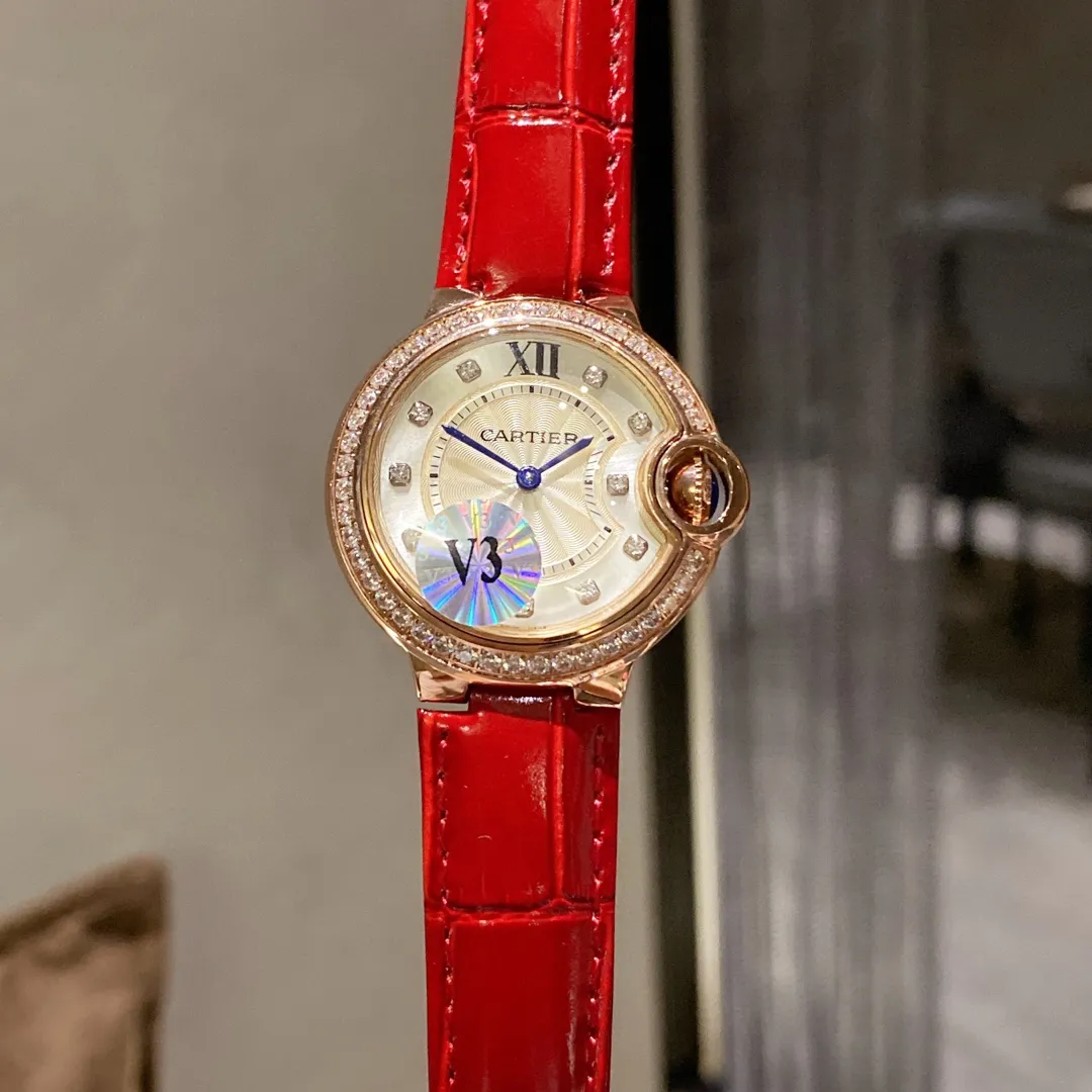 【Foreign trade import】💰1040! Cartier Blue Balloon, exquisite 33mm quartz watch, 9-digit sun, moon and stars large frame display, starry sky running, time flowing, special craftsmanship with diamonds, perfect personality. Matched with fish-eye sapphire glass, using Swiss original Swiss quartz movement, accurate travel time, imported high-gloss cowhide leather belt, original folding buckle, look for high-quality complete package and wear warranty card tag.