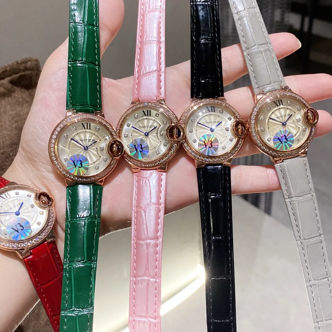 【Foreign trade import】💰1040! Cartier Blue Balloon, exquisite 33mm quartz watch, 9-digit sun, moon and stars large frame display, starry sky running, time flowing, special craftsmanship with diamonds, perfect personality. Matched with fish-eye sapphire glass, using Swiss original Swiss quartz movement, accurate travel time, imported high-gloss cowhide leather belt, original folding buckle, look for high-quality complete package and wear warranty card tag.