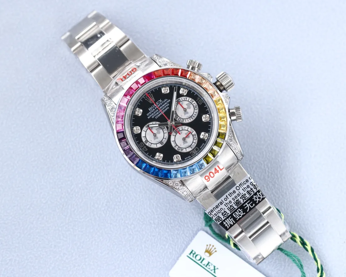 【Top replica】💰4500! Rolex Daytona New Universe Chronograph Daytona 904L Steel Watch Rainbow Di This latest design combines high technology and extraordinary beauty. [Case] ​​Size is 40mm. The Oyster case is guaranteed to be waterproof to 100 meters. The case is made of a solid piece of 904L steel. [Ring] The inlay is optimized according to the 36 gemstones with the most coordinated color gradient transition from the original factory. The height and angle are consistent, and the refraction effect is very beautiful. [Dial] Literally, each chronograph dial is refracted due to different light. The color is bright and bright, and the small eye position is aligned with the original, which is unique. [Mirror Surface] The mirror surface is made of sapphire crystal and is not easily scratched. [Movement] It adopts 7750 movement, which is efficient, accurate and stable. [Watch Strap] The watch is equipped with a folding buckle, which is also made of 904L steel. The buckle has a fine-tuning device that can be adjusted to fit the wrist very well. 🔥Top quality products are constantly produced🔥