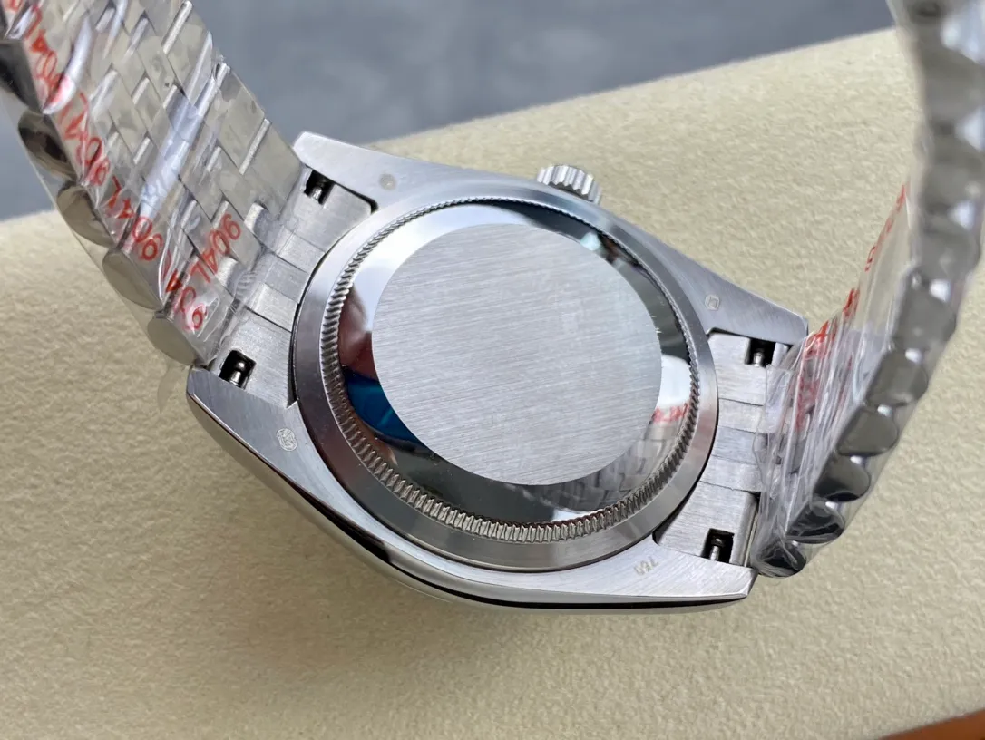 【High-end replica】💰1160! Rolex Single Calendar Datejust Series 36mm [Diameter] 36mm [Movement] Equipped with imported fully automatic mechanical movement [Ring] Rolex RingCommand triangular pit pattern / aperture [Mirror] Scratch-resistant sapphire glass mirror [Material] Imported 316L stainless steel case [Strap] Stainless steel (Oystersteel) optional three-bead/five-bead chain strap [Buckle] Original buckle Super high quality, more beautiful in kind, market exclusive! Classic casual watch, the standard equipment for successful people, allowing you to achieve success once and for all!