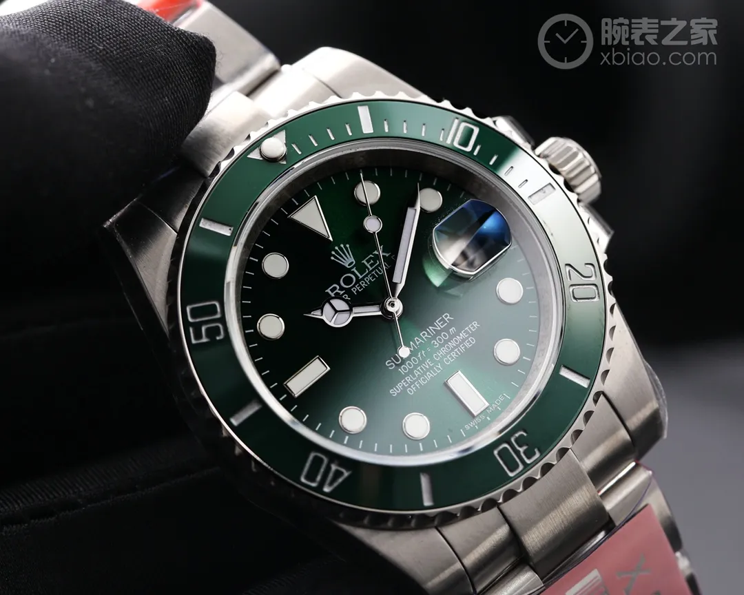 【Foreign trade import】💰3800! Rolex (Submariner series) 🔥🔥Ceramic ring: The green ceramic ring reaches 99% genuine emerald green, and the black water ghost reaches 100% no color difference. Like the original version, the platinum-plated scales are stain-resistant, non-blackening, and the luminous beads are full and crystal clear. 🔥🔥Rotation: The diving rotation is attractive, the scale of each tooth is clearly positioned, and it has the same feeling of being dragged along as the original version. It does not feel stiff or out of place when turning (this is currently only achieved by the XZ factory), and the sound is as clear and sweet as the original version.          Steel: 316S original steel, original same material (comparable weight)🔥🔥Movement: 100% brand new 3135 machine (zero repair), durable for ten years🎈🎈🔥🔥Case: The English text in the inner shadow is magnified a hundred times, which is consistent with the original product. Each watch has a sapphire glass with an anti-counterfeiting invisible LOGO at the six o'clock position of the inner shadow. 🔥🔥Strap: The brushed texture is clear, and it is seamlessly connected with the case. There is no unevenness when touched by hand (exclusively owned) 🔥🔥Buckle: Seamless connection, no traces of welding, the safety buckle LOGO is exquisite, and it has the function of instantly adjusting the length of the strap. 🔥🔥Literal: Powerful luminous, extremely transparent. Consistent with the original calendar: The size of the oversized calendar window is consistent with the original product, and the font printing is as raised as the original product. It is magnified sixty times and still does not produce ink bleeding and burrs. Bottom cover: The standard 144 teeth are consistent with the original product, with clear tooth patterns and no burrs. 🔥🔥 Waterproof: XZ Factory breaks the tradition of using waterproof ring ➕ waterproofing and other technologies. It will no longer be waterproof after a long time. XZ Factory uses the industry's first "structural" waterproofing. The shell structure is waterproof, so it is eternal, durable and truly 100% waterproof. 🎈🎈Have worn the XZ Factory version of Water Ghost, I believe you will continue to recommend it for its exclusive quality, real high cost performance, 🏆🏆Welcome to reprint!