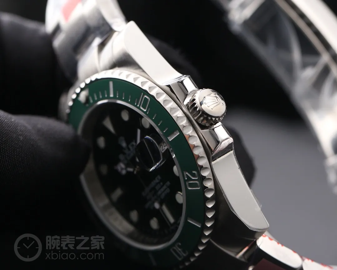 【Foreign trade import】💰3800! Rolex (Submariner series) 🔥🔥Ceramic ring: The green ceramic ring reaches 99% genuine emerald green, and the black water ghost reaches 100% no color difference. Like the original version, the platinum-plated scales are stain-resistant, non-blackening, and the luminous beads are full and crystal clear. 🔥🔥Rotation: The diving rotation is attractive, the scale of each tooth is clearly positioned, and it has the same feeling of being dragged along as the original version. It does not feel stiff or out of place when turning (this is currently only achieved by the XZ factory), and the sound is as clear and sweet as the original version.          Steel: 316S original steel, original same material (comparable weight)🔥🔥Movement: 100% brand new 3135 machine (zero repair), durable for ten years🎈🎈🔥🔥Case: The English text in the inner shadow is magnified a hundred times, which is consistent with the original product. Each watch has a sapphire glass with an anti-counterfeiting invisible LOGO at the six o'clock position of the inner shadow. 🔥🔥Strap: The brushed texture is clear, and it is seamlessly connected with the case. There is no unevenness when touched by hand (exclusively owned) 🔥🔥Buckle: Seamless connection, no traces of welding, the safety buckle LOGO is exquisite, and it has the function of instantly adjusting the length of the strap. 🔥🔥Literal: Powerful luminous, extremely transparent. Consistent with the original calendar: The size of the oversized calendar window is consistent with the original product, and the font printing is as raised as the original product. It is magnified sixty times and still does not produce ink bleeding and burrs. Bottom cover: The standard 144 teeth are consistent with the original product, with clear tooth patterns and no burrs. 🔥🔥 Waterproof: XZ Factory breaks the tradition of using waterproof ring ➕ waterproofing and other technologies. It will no longer be waterproof after a long time. XZ Factory uses the industry's first "structural" waterproofing. The shell structure is waterproof, so it is eternal, durable and truly 100% waterproof. 🎈🎈Have worn the XZ Factory version of Water Ghost, I believe you will continue to recommend it for its exclusive quality, real high cost performance, 🏆🏆Welcome to reprint!