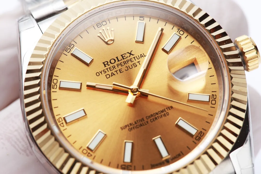 【High-end replica】💰1160! 【Customized all-in-one machine】💰1720! ⌚️Rolex Datejust 41 Series ①Exclusively customized imported 9015 all-in-one movement, stable and reliable quality; ②Case: The size and thickness are consistent with the original, 904 steel; ③Letter: polished nails, luminous, fine shading, color matching; ④Glass: sapphire glass with 2.5x magnifying glass effect, the glass is transparent; ⑤Strap: one-to-one restoration, the strap can be interchanged with the original; Produced by a large factory, it must be a high-quality product. Model: m126333-m123331-126334