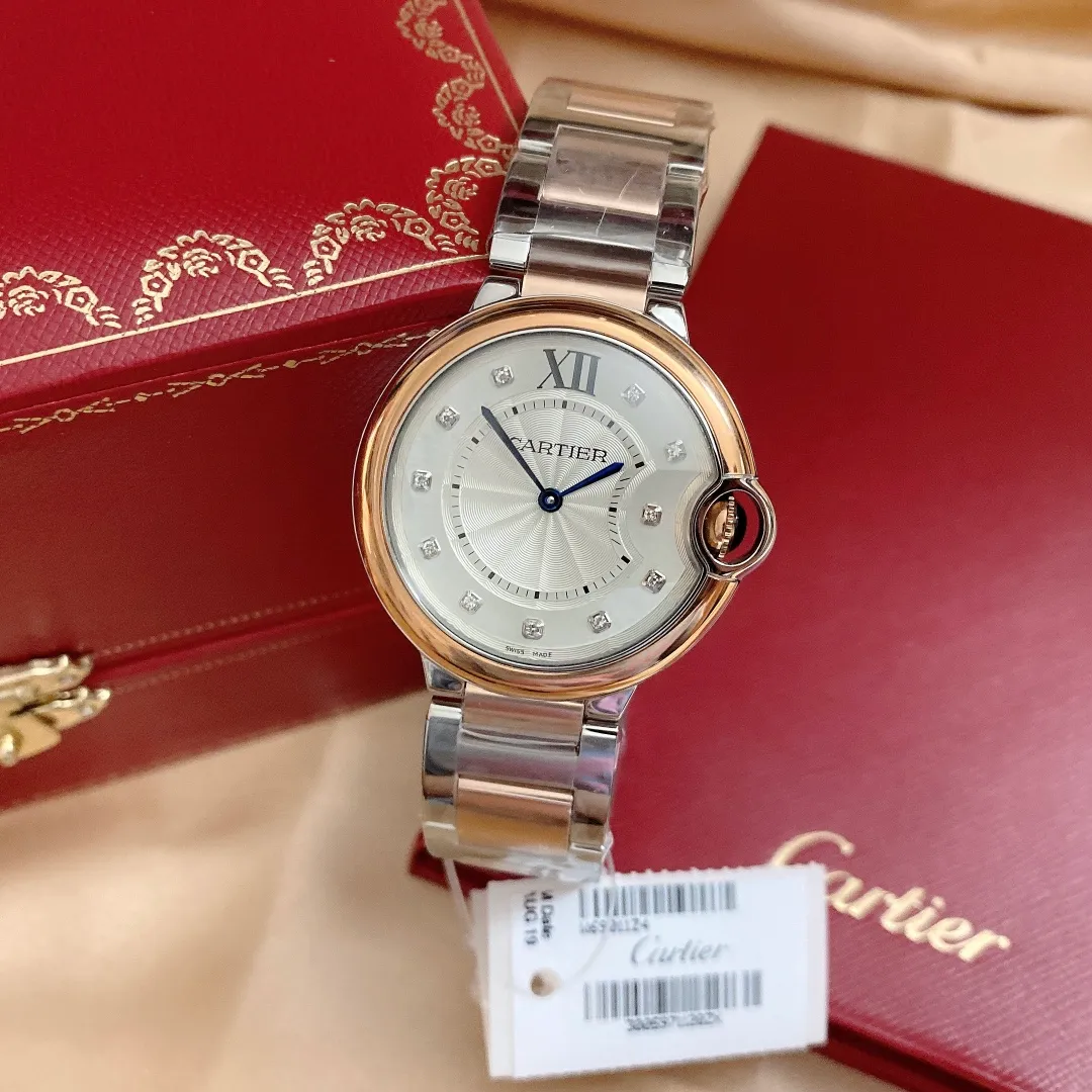 【High-end replica】💰1720! Cartier "Cartier" movement: Swiss imported quartz movement, original 1:1 replica 36MM, convex curved case, sapphire glass, guilloche dial, sword-shaped hands. In the world of Cartier watchmaking, the Ballon Bleu watch is famous for its delicate style and elegant style.