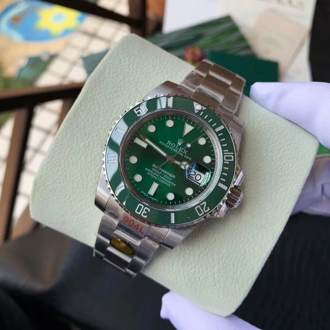 [Top replica] 💰3700 N factory V8 version 2836 movement arrives‼ Official one-to-one replica of the original version (super version) Rolex SUB Submariner series model 116610 gold series/green water ghost/black water ghost/blue water ghost, original mold opening, equipped with 2836 movement, the most classic Oyster style: [904L stainless steel case] size 40mm X The 13mm Oyster case is consistent with the original product. Through careful polishing and strict quality control, the shape is ensured to be in place, and the brushing and polishing are comparable to the original craftsmanship. [Crown] One case and one crown, carefully crafted, each crown logo faces upright, highlighting the symbol of the king. The master watchmaker strives for excellence in every detail, and continues the waterproof system of the lock, just like the original. [904L Stainless Steel Watch Strap] The three-row link Oyster watch strap is made of fully brushed technology, which is delicate and clean. It is equipped with an Oyster safety buckle. The elegant solid link watch strap is full of texture and comfortable to wear. [Mirror] Made of scratch-resistant sapphire mirror and blue film calendar crystal. [Bezel] The bezel is made of one-piece (non-etched) sapphire luminous beads, the platinum electroplated scale has a uniform color that will never fade, and the ice blue super bright luminous. 300 meters waterproof. Each watch has been strictly tested before leaving the factory to ensure quality. Please pay attention to more details. 🔥Top quality products are constantly produced🔥