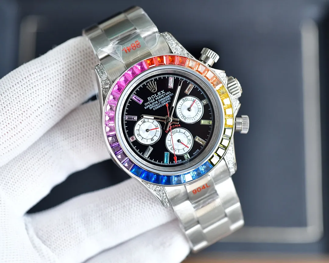 【High-end replica】💰1520! The Rolex-Rainbow Daytona inlay is optimized according to the 36 gemstones with the most coordinated color gradient transition from the original factory. The height and angle are consistent, and the refraction effect is beautiful. Each chronograph counter literally refracts due to different light, and the color is bright and bright. It is equipped with a fully automatic mechanical movement, a 316 stainless steel solid three-bead easy-adjustable strap, a mineral super mirror, 40mm✖️13 polished and exquisitely polished!