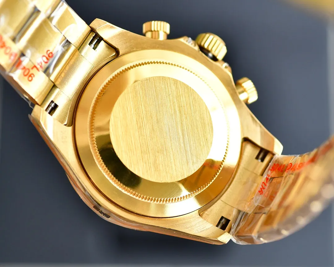 【High-end replica】💰1520! The Rolex-Rainbow Daytona inlay is optimized according to the 36 gemstones with the most coordinated color gradient transition from the original factory. The height and angle are consistent, and the refraction effect is beautiful. Each chronograph counter literally refracts due to different light, and the color is bright and bright. It is equipped with a fully automatic mechanical movement, a 316 stainless steel solid three-bead easy-adjustable strap, a mineral super mirror, 40mm✖️13 polished and exquisitely polished!