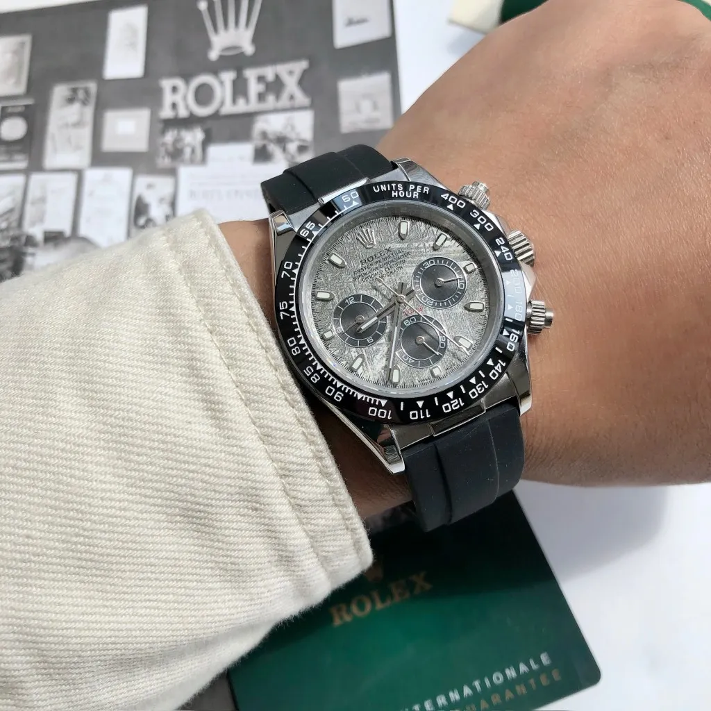 【High-end replica】💰1160! Customized all-in-one machine 💰1720! Rolex Daytona Series [Diameter] 40mm [Movement] Equipped with imported fully automatic mechanical movement [Ring] Imported finely polished ring/ceramic ring [Mirror] Scratch-resistant sapphire glass mirror [Material] Imported 316L stainless steel case [Strap] Stainless steel three-bead strap/high-quality tape [Buckle] Original buckle Super high quality, more beautiful in kind, market exclusive! Classic men's casual watch, the standard accessory for successful men, allowing you to wear it once and for all!