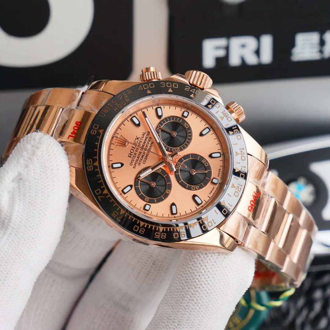 【High-end replica】💰1160! 【Top Replica】💰Private chat! Rolex Daytona exclusive quality 904 version top replica version: ROLEX Rolex Daytona Yu! Daytona chronograph watch 904l stainless steel screw-in crown and button adopts 4130 automatic mechanical chronograph running seconds movement, efficient, accurate and stable. Table diameter 40mm, thickness 12.2mm, gray and white goldi, full rose goldi, goldi, green goldi, steel Di, Shawn Yue's same model, ice blue Di, panda Di. The real pictures are top replicas!