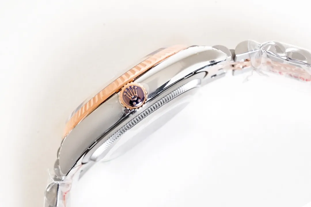 【High-end replica】💰1360! 【Customized all-in-one machine】💰1920! 【Top Replica】💰Private chat! ! ! [2023 New Style] Rolex Datejust 36 Series ① Exclusively customized 3235 movement, kinetic energy storage up to 72 hours, stable and reliable quality; ② Case: same size and thickness as the original; ③ Text: polished nails, top Swiss ice blue luminous, delicate shading, color matching; ④ Glass: sapphire glass with 2.5x magnifying glass effect, transparent glass; ⑤Watch strap: Top-notch workmanship. Each strap fits perfectly with the lug, giving the wrist the highest comfort. Produced by EW, it must be a high-quality product. Every extreme detail is the sincerity of the EW factory’s ingenuity and development; this picture is a real shot of a top-grade replica!