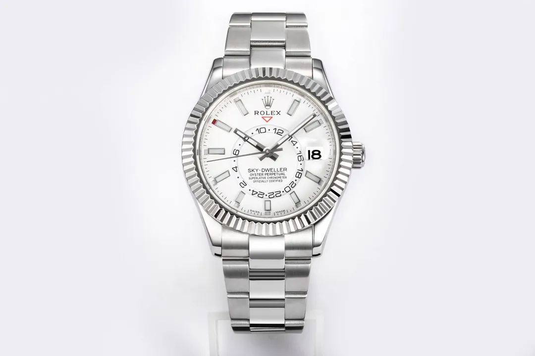 🌐Upgraded version of Rolex Sky-Dweller Skywalker! Wonderful details: [Case] ​​size is 42 mm, stable, reliable, graceful and generous! The bezel adopts the Rolex Ring Command triangular groove pattern, and the month function can be adjusted by rotating the outer ring! Scratch-resistant sapphire crystal, anti-reflective convex magnifying calendar window [Watch strap] Oyster steel! Three rows of links, Oyster discount with 5mm easy-adjustable link extension system [Dial] Radiant sun texture, scale 12 small window red dot month display [Movement] Equipped with fully automatic mechanical 9001 movement! [Function] Date display/month display/annual calendar display/dual time zone!