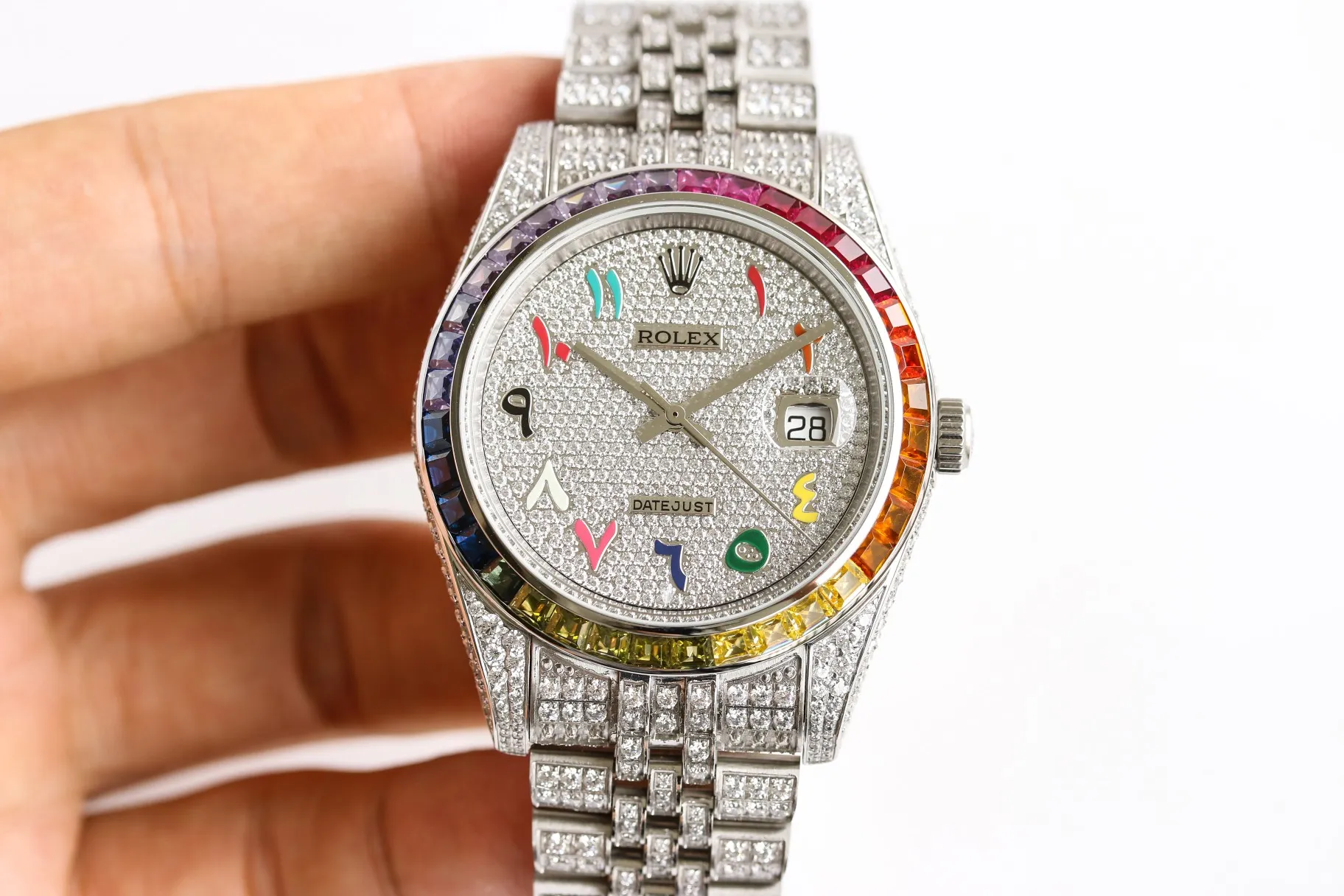 【Top Replica】💰Private chat! Rolex Diary Full Diamond Rich Edition Luxurious 18k Nano Technology! The entire shell and steel belt are inlaid with Swarovski crystal diamonds! (If diamonds fall out due to non-human factors within 5 years, they will be replenished free of charge), which makes the sparkling effect under the light even better! Brand new with 5 sets of full diamond steel belts! 41mm original size, using fully automatic imported mechanical 3255 movement, sapphire scratch-resistant glass mirror, 18k vacuum plating that will never fade, the best luxury recommendation for gift giving!