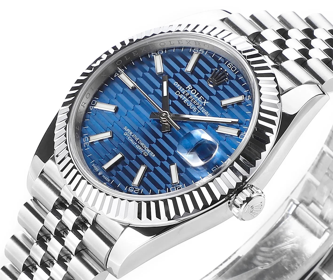 【High-end replica】💰1160! 【Customized all-in-one machine】💰1720! [Top replica] Private chat! ! ! The Rolex Datejust 41mm series creates a classic watch model. 1: The movement adopts Swiss 3235 movement. 2: In terms of material, the overall material is made of 904 steel. The curvature of the side of the case is polished in place, and the thickness of the side is consistent with the original. 3: Classic dog tooth collar. The platinum (electroplated) ring presents a radiant light effect that is extremely close to the original version, and the triangular pit pattern is clean and neat. 4: The watch mirror is made of real sapphire mirror, which increases the transparency of the watch. At the same time, it has been treated with anti-glare technology, making it very convenient to read watch data and has high hardness. 5: The only synchronous original thickness in the market is 11.5mm. This picture was taken in top reproduction quality!