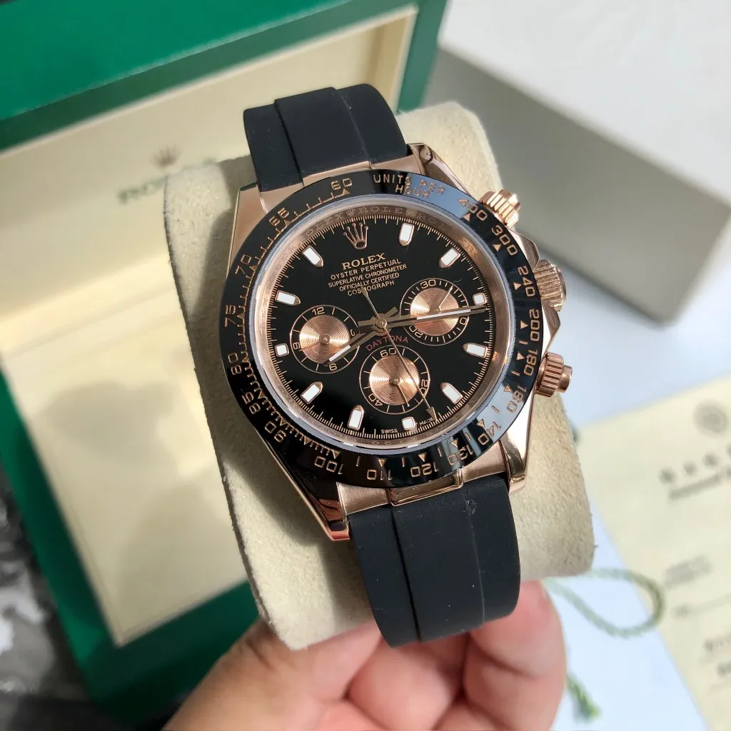 【High-end replica】💰1160! Customized all-in-one machine 💰1720! Rolex Daytona Series [Diameter] 40mm [Movement] Equipped with imported fully automatic mechanical movement [Ring] Imported finely polished ring/ceramic ring [Mirror] Scratch-resistant sapphire glass mirror [Material] Imported 316L stainless steel case [Strap] Stainless steel three-bead strap/high-quality tape [Buckle] Original buckle Super high quality, more beautiful in kind, market exclusive! Classic men's casual watch, the standard accessory for successful men, allowing you to wear it once and for all!