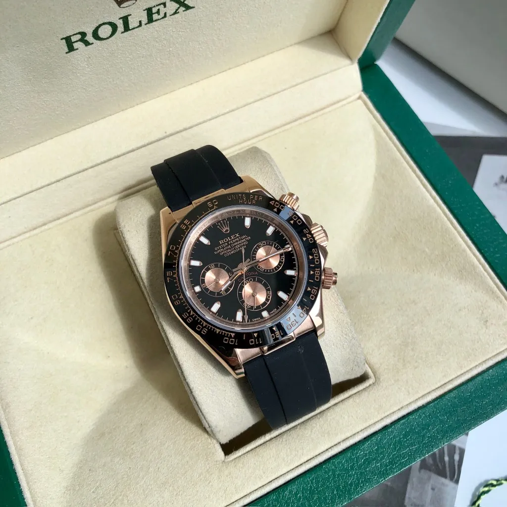 【High-end replica】💰1160! Customized all-in-one machine 💰1720! Rolex Daytona Series [Diameter] 40mm [Movement] Equipped with imported fully automatic mechanical movement [Ring] Imported finely polished ring/ceramic ring [Mirror] Scratch-resistant sapphire glass mirror [Material] Imported 316L stainless steel case [Strap] Stainless steel three-bead strap/high-quality tape [Buckle] Original buckle Super high quality, more beautiful in kind, market exclusive! Classic men's casual watch, the standard accessory for successful men, allowing you to wear it once and for all!