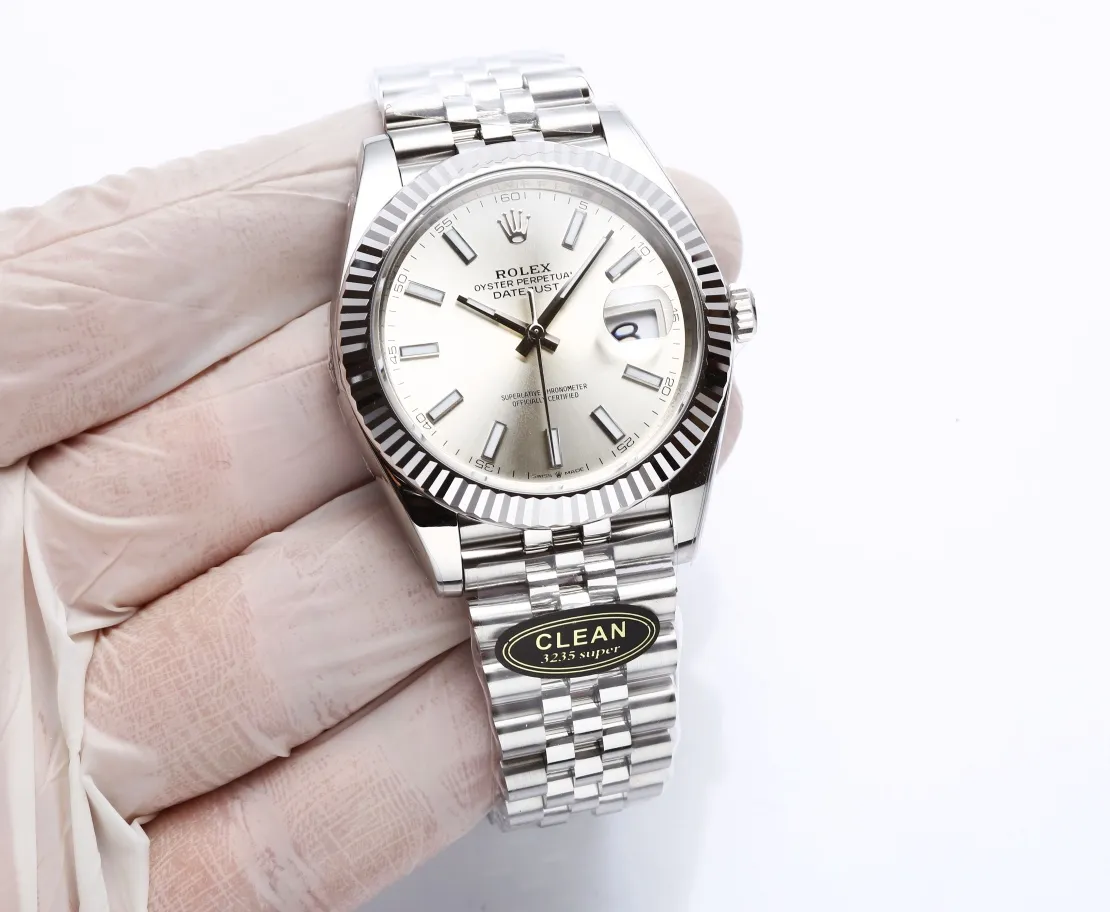 【High-end replica】💰1160! 【Customized all-in-one machine】💰1720! 【Top Replica】💰Private chat! Rolex Datejust watch series 41mm 1: The movement adopts Swiss 3235 movement. 2: In terms of material, the overall material is made of 904 steel. The curvature of the side of the case is polished in place, and the thickness of the side is consistent with the original. 3: Classic dog tooth collar. The platinum (electroplated) ring presents a radiant light effect that is extremely close to the original version, and the triangular pit pattern is clean and neat. 4: The watch mirror is made of real sapphire mirror, which increases the transparency of the watch. At the same time, it has been treated with anti-glare technology, making it very convenient to read watch data and has high hardness. 5: The only synchronous original thickness in the market is 11.5mm. This picture was taken in top reproduction quality!