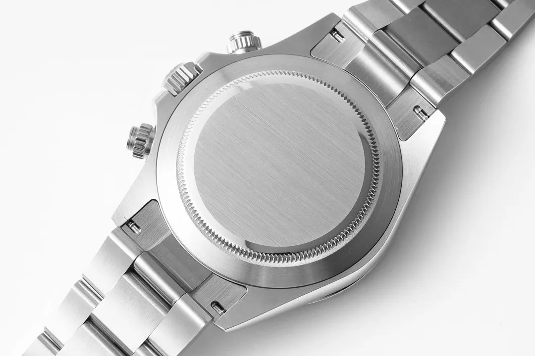 【Top replica】💰4500! Rolex Daytona is coming! A one-to-one replica of the original! All dials are carefully crafted and developed based on original genuine dials as templates! 904L fine steel 1:1 genuine replica manufacturing! Ultra-high precision polishing and detail processing! The bevel edge of the glass has the correct curvature, high transparency and good texture! The white steel scale ring and ceramic ring are oil-filled and electroplated with exquisite effects! Each one is literally an original genuine substitute dial! Unmatched by high imitations on the market! It is a special dial for k gold replica watches! The original luminous nails and hands have been successfully reproduced! Case and strap details! They are all authentic products! Different styles, different shell shapes, different connections! Every detail is in place! Make sure every style is correct! It is the only one on the market that truly does it with care!