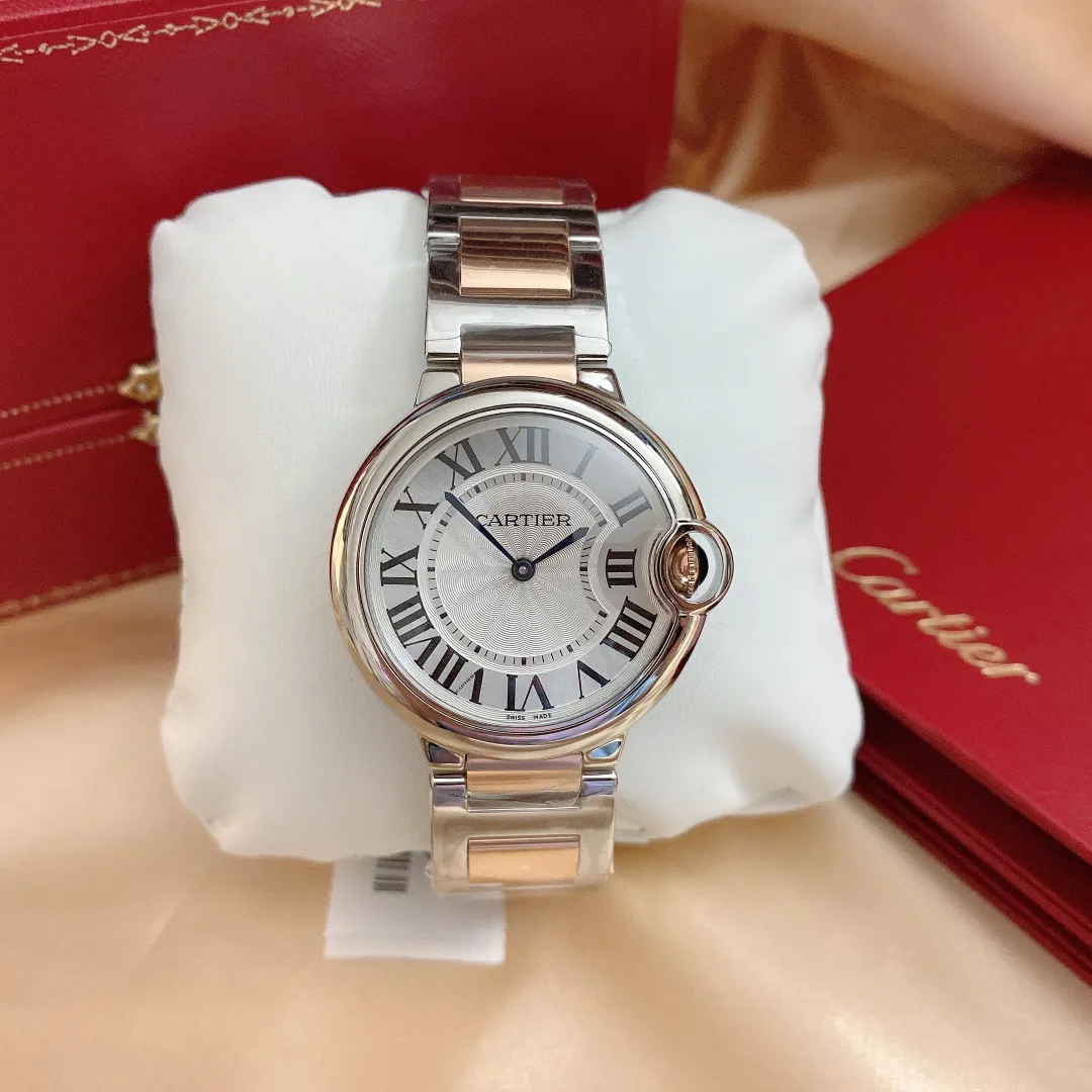 【High-end replica】💰1720! Cartier "Cartier" movement: Swiss imported quartz movement, original 1:1 replica 36MM, convex curved case, sapphire glass, guilloche dial, sword-shaped hands. In the world of Cartier watchmaking, the Ballon Bleu watch is famous for its delicate style and elegant style.