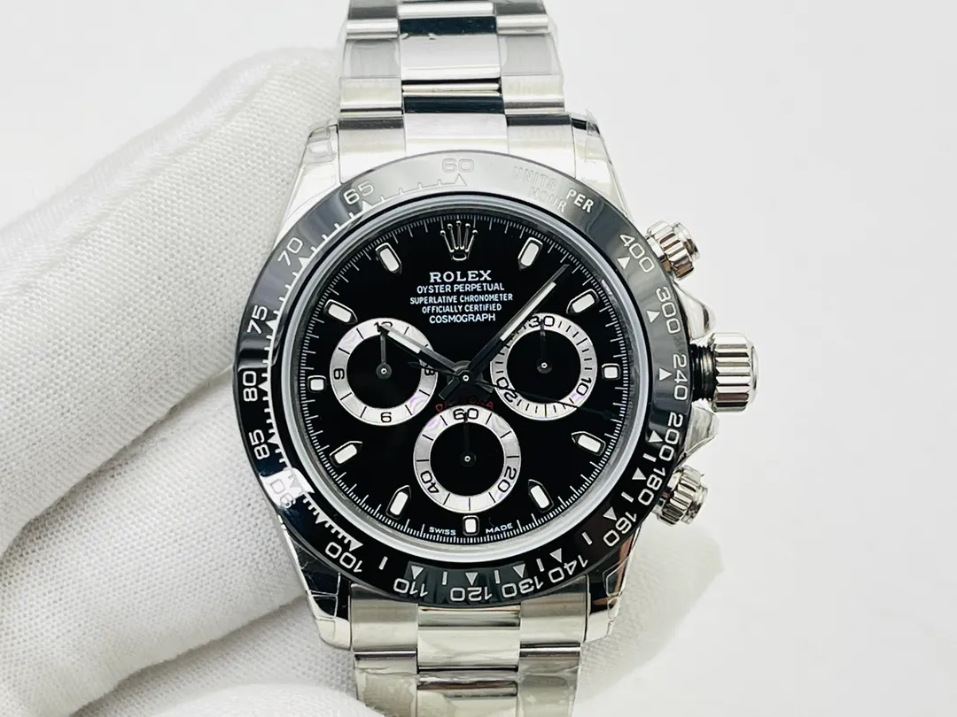 Rolex Daytona 116500LN series Daytona hot model series! Continuing the classic masterpiece started in 1963, details: 1⃣️[Movement] Equipped with Daytona's special 7750 self-winding mechanical movement, the thickness is consistent with the original product, and the timing function is perfectly realized! 2⃣️[Material] Made of 904L stainless steel that is consistent with the original, the watch strap is exquisite and perfect in workmanship! 3⃣️[Ring] The same wear-resistant ceramic bezel as the genuine product, Cerachrom ceramic solid outer ring with speed scale! 4⃣️[Lens] Scratch-resistant sapphire crystal glass mirror with excellent transparency! 5⃣️【Buckle】Oyster insurance discount with 5mm easy-adjustable link extension system! Produced by DR Factory, it must be a high-quality product. Welcome for your tasting! (Comes with a set of special watch disassembly tools + special watch storage leather case)