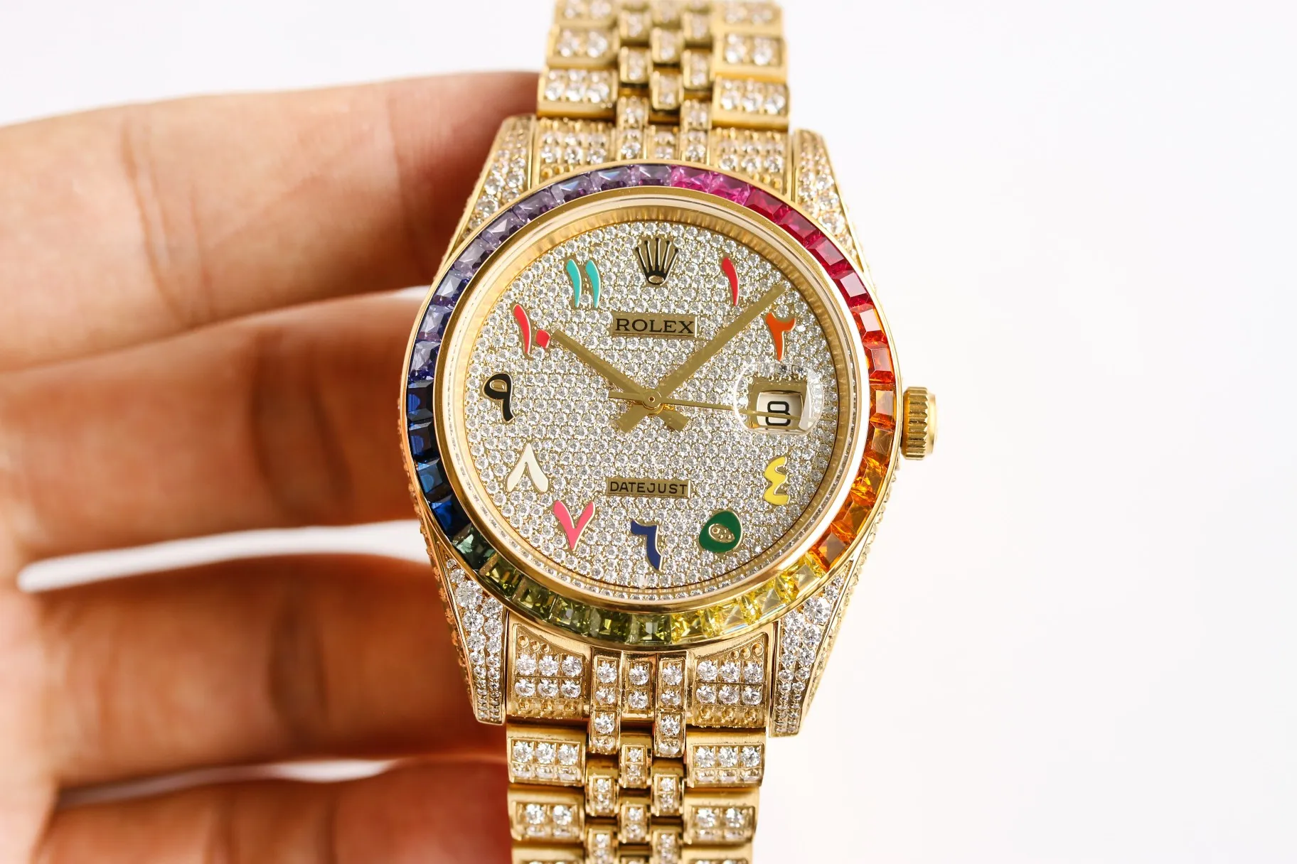 【Top Replica】💰Private chat! Rolex Diary Full Diamond Rich Edition Luxurious 18k Nano Technology! The entire shell and steel belt are inlaid with Swarovski crystal diamonds! (If diamonds fall out due to non-human factors within 5 years, they will be replenished free of charge), which makes the sparkling effect under the light even better! Brand new with 5 sets of full diamond steel belts! 41mm original size, using fully automatic imported mechanical 3255 movement, sapphire scratch-resistant glass mirror, 18k vacuum plating that will never fade, the best luxury recommendation for gift giving!