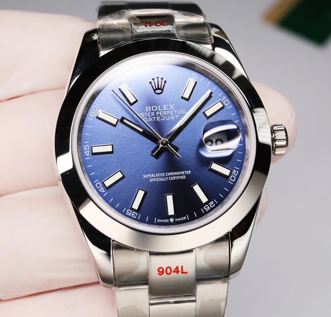 【High-end replica】💰1240! 【Customized all-in-one machine】💰1720! Rolex Oyster Perpetual Datejust 41mm series watches, timeless elegance! [Oyster case, symbol of waterproofing] The diameter of the watch is 41mm, the thickness is consistent with the original, and the data is consistent with the genuine product 1. Classic Oyster case with triangular grooved outer ring 2. The handle adopts a screw-in design to restore the double buckle lock dual waterproof system 3. Mirror material - wear-resistant and scratch-resistant sapphire mirror, anti-reflective convex magnification (2.5 times) calendar window [Strap details] Different watch models are matched with different steel straps 1. Commemorative strap Jubilee Bracelet (five-bead belt) Material: stainless steel, commemorative type, five-row link 2. Oyster bracelet Oyster Bracelet (3-bead belt). Material: Stainless steel, head-shaped, semi-circular three-row link 3. Buckle type Folding buckle, concealed folding crown buckle [Movement] Using the exquisite and stable Japanese 8215/9015 movement, it is steady and simple, reserved, showy but not flattering, long-lasting elegance! (Extreme reproduction requirements create high quality, playing with more than just concepts!) (Focus on original new machines) Focus is an attitude, produced by JH!