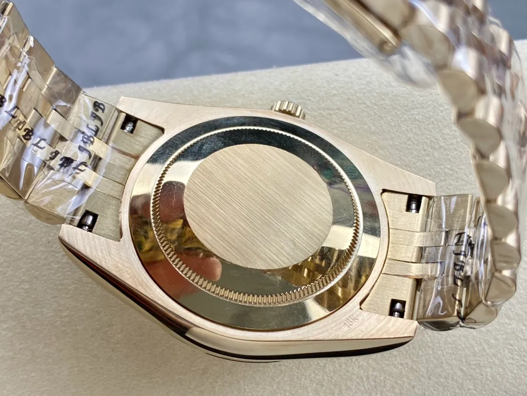 【High-end replica】💰1160! Rolex Single Calendar Datejust Series 41mm [Diameter] 41mm [Movement] Equipped with imported fully automatic mechanical movement [Ring] Rolex RingCommand triangular pit pattern / aperture [Mirror] Scratch-resistant sapphire glass mirror [Material] Imported 316L stainless steel case [Strap] Stainless steel (Oystersteel) optional three-bead/five-bead chain strap [Buckle] Original buckle Super high quality, more beautiful in kind, market exclusive! Classic men's casual watch, the standard accessory for successful men, allowing you to wear it once and for all!