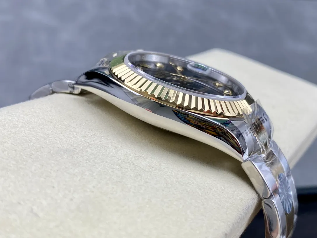 【High-end replica】💰1160! Rolex Single Calendar Datejust Series 41mm [Diameter] 41mm [Movement] Equipped with imported fully automatic mechanical movement [Ring] Rolex RingCommand triangular pit pattern / aperture [Mirror] Scratch-resistant sapphire glass mirror [Material] Imported 316L stainless steel case [Strap] Stainless steel (Oystersteel) optional three-bead/five-bead chain strap [Buckle] Original buckle Super high quality, more beautiful in kind, market exclusive! Classic men's casual watch, the standard accessory for successful men, allowing you to wear it once and for all!