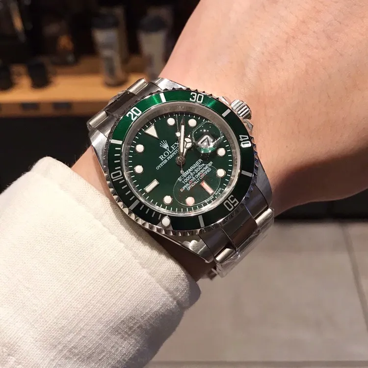 [Foreign trade import] 💰850 🔜Rolex Green Submariner ➖ROLEX Style: Fine men's watch, exquisite craftsmanship Submariner series Perpetual log instant jump type Exquisite case Only the best The small ring is more detailed Full set of counter packaging🔷 Movement: Original imported mechanical movement Strap: 316 stainless steel strap Mirror: Sapphire scratch-resistant mirror glass Size: 40mm 11mm