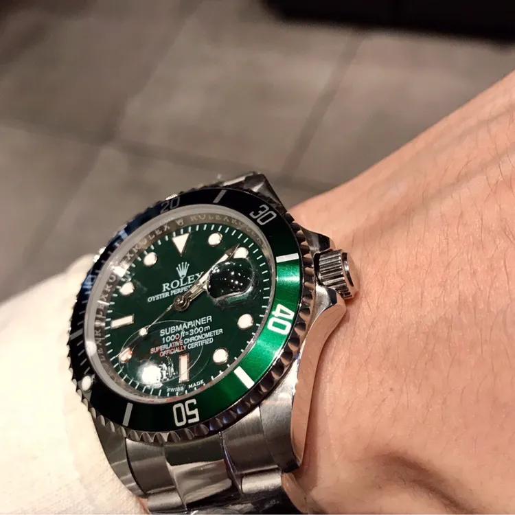 [Foreign trade import] 💰850 🔜Rolex Green Submariner ➖ROLEX Style: Fine men's watch, exquisite craftsmanship Submariner series Perpetual log instant jump type Exquisite case Only the best The small ring is more detailed Full set of counter packaging🔷 Movement: Original imported mechanical movement Strap: 316 stainless steel strap Mirror: Sapphire scratch-resistant mirror glass Size: 40mm 11mm