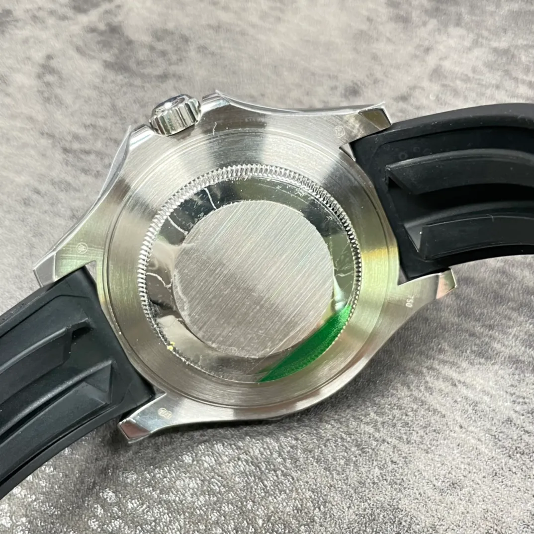 【High-end replica】💰1160! Customized all-in-one machine 💰1720! Top replica 💰Private chat! Rolex ROLEX Yacht-Master Haiou 2824 movement, two-way rotating 60-minute scale outer ring with matte black Cerachrom ceramic ring, highlighting the polished three-dimensional numerals! 42mm diameter! The new hour hand is enlarged and the minute hand is narrowed, improving readability. The new Pyesterflex rubber strap is also equipped with an Oyster safety buckle and a humanized two-level cuttable design, making it stable and more comfortable to wear! The literal scale is filled with imported Chromalight long-effect blue material! Produced by tw! Super replica! Real shots of shipment.
