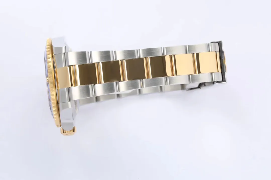 【High-end replica】💰1160! 【Customized all-in-one machine】💰1720! 【Top Replica】💰Private chat! Rolex Submariner 41 series (original mold opening) 1⃣️With Rolex's new 3235 movement; 2⃣️Same thickness as the original 12.5mm: case diameter 41mm; sapphire mirror; 3⃣️Solid central axis; polished nails; top-notch Swiss ice blue luminous, consistent with Rolex's original luminous; 4⃣️High-pass transparent sapphire mirror; 5⃣️Top workmanship, each strap fits perfectly with the lugs, giving the wrist the highest comfort. This picture was taken as a top-notch replica!