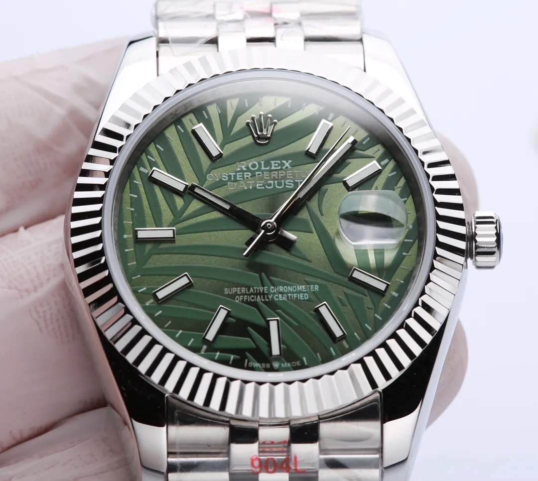 【High-end replica】💰1240! 【Customized all-in-one machine】💰1760! Rolex Oyster Perpetual Datejust 41mm series watches, timeless elegance! The data matches the genuine product 1. Classic Oyster case with triangular grooved outer ring 2. The screw-in design of the crown restores the double buckle double waterproof system 3. Mirror material - anti-scratch blue crystal glass, anti-reflective convex magnification (2.5 times) calendar window [Strap details] Different watch models are matched with different steel straps 1. Commemorative strap Jubilee Bracelet (five-bead strap) Material: Stainless steel, commemorative type, five rows of links 2. Oyster Bracelet (5 links). Material: Stainless steel, head-shaped, semi-circular three-row link 3. Buckle type Folding buckle, concealed folding crown buckle [Movement] Using the exquisite and stable imported 9015 all-in-one mechanical movement, it is stable and simple, reserved, showy but not flattering, and long-lasting elegance! (The ultimate reproduction requires high quality, and it’s more than just concepts!)