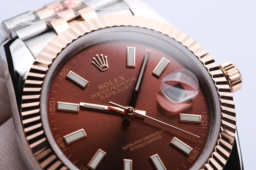 【High-end replica】💰1160! 【Customized all-in-one machine】💰1720! ⌚️Rolex Datejust 41 Series ①Exclusively customized imported 9015 all-in-one movement, stable and reliable quality; ②Case: The size and thickness are consistent with the original, 904 steel; ③Letter: polished nails, luminous, fine shading, color matching; ④Glass: sapphire glass with 2.5x magnifying glass effect, the glass is transparent; ⑤Strap: one-to-one restoration, the strap can be interchanged with the original; Produced by a large factory, it must be a high-quality product. Model: m126333-m123331-126334