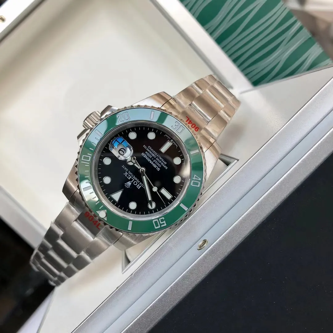 Rolex Submariner - the brightest star in the night sky. The appearance details of the built-in new Citizen movement are consistent with the original. The 2020 official synchronized new model Submariner [color] Citizen Submariner is on the occasion of the replacement of the Submariner calendar type. At the same time, GD quality control has further perfected the interpretation of Citizen watches! Redefine the quality and value standards of Citizen watches! GD quality control will work with elite accessories manufacturers to strictly inspect and select, and is committed to making more perfect Citizen watches! This time, the details of the Submariner are meticulously studied and multi-layered quality control is carried out. The specific details are as follows: 1. Large factory surface: The GD Submariner surface is friendly and cared for by the top factory in the industry. The radial pattern focusing effect on the disk surface is synchronized with the original. The logo and font on the disk are guaranteed to be comparable to the original ones. The scale and rounded corners are polished with exquisite craftsmanship! The scales are filled with imported luminous powder. The magnifying glass detects the roundness and fullness. It has super luminous effect and strong durability. ⚠️ The scales under luminous light are pure and not mixed with any stains. You are welcome to compare with the original ones from major manufacturers. 2. Original calendar: The only corrected original calendar font of the Citizen movement in the market. The only calendar font in its class is consistent with the original product. ⚠️ Please use a magnifying glass to compare the details of the calendar font! The blue-coated magnifying glass is the only synchronous original in its class in terms of its magnification factor, distance from the case, and other details. 3. Three codes in one: the entire network has the same original shipping accessories, that is, the three models and numbers of the watch, warranty card, and hangtag are the same, and there is no duplication. 4. The original ring: the milky white luminous pearl of the ceramic ring has super luminous, luminous effects, and non-luminous normal color are consistent with the original; the ring scale is filled with top-notch mercury, the first of its kind. 5. Movement guarantee: Since the GD factory has focused on Citizen movements, it has promised to eliminate the phenomenon of old machines being adulterated and shoddy! GD quality control will simultaneously screen the movement and debug it before leaving the factory! ⚠️ Please look for the exclusive quality of GD products