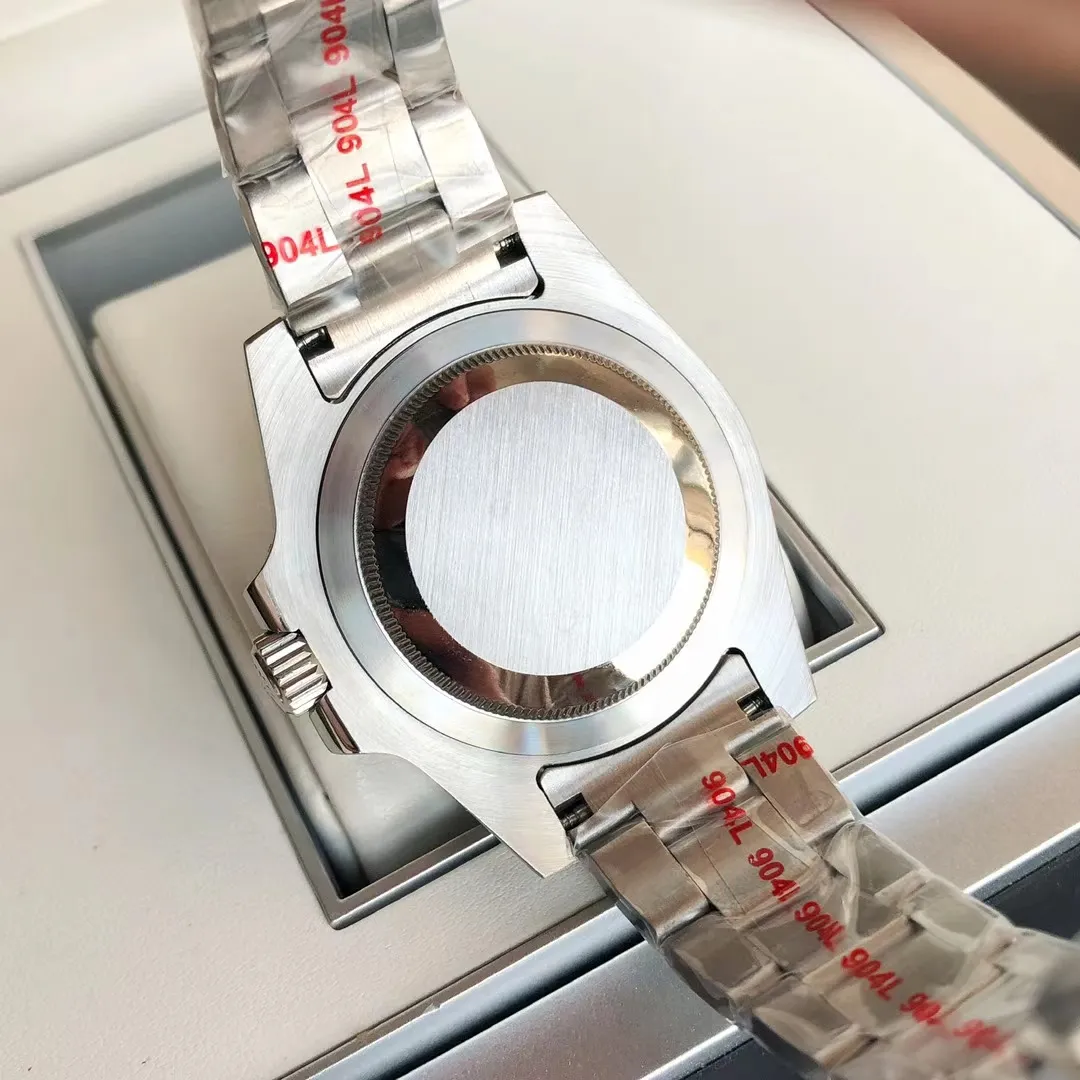 Rolex Submariner - the brightest star in the night sky. The appearance details of the built-in new Citizen movement are consistent with the original. The 2020 official synchronized new model Submariner [color] Citizen Submariner is on the occasion of the replacement of the Submariner calendar type. At the same time, GD quality control has further perfected the interpretation of Citizen watches! Redefine the quality and value standards of Citizen watches! GD quality control will work with elite accessories manufacturers to strictly inspect and select, and is committed to making more perfect Citizen watches! This time, the details of the Submariner are meticulously studied and multi-layered quality control is carried out. The specific details are as follows: 1. Large factory surface: The GD Submariner surface is friendly and cared for by the top factory in the industry. The radial pattern focusing effect on the disk surface is synchronized with the original. The logo and font on the disk are guaranteed to be comparable to the original ones. The scale and rounded corners are polished with exquisite craftsmanship! The scales are filled with imported luminous powder. The magnifying glass detects the roundness and fullness. It has super luminous effect and strong durability. ⚠️ The scales under luminous light are pure and not mixed with any stains. You are welcome to compare with the original ones from major manufacturers. 2. Original calendar: The only corrected original calendar font of the Citizen movement in the market. The only calendar font in its class is consistent with the original product. ⚠️ Please use a magnifying glass to compare the details of the calendar font! The blue-coated magnifying glass is the only synchronous original in its class in terms of its magnification factor, distance from the case, and other details. 3. Three codes in one: the entire network has the same original shipping accessories, that is, the three models and numbers of the watch, warranty card, and hangtag are the same, and there is no duplication. 4. The original ring: the milky white luminous pearl of the ceramic ring has super luminous, luminous effects, and non-luminous normal color are consistent with the original; the ring scale is filled with top-notch mercury, the first of its kind. 5. Movement guarantee: Since the GD factory has focused on Citizen movements, it has promised to eliminate the phenomenon of old machines being adulterated and shoddy! GD quality control will simultaneously screen the movement and debug it before leaving the factory! ⚠️ Please look for the exclusive quality of GD products