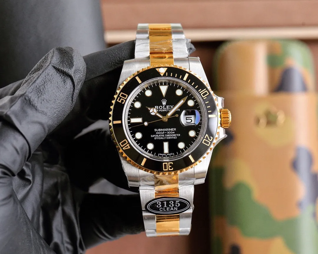 【High-end replica】💰1160! 【Customized all-in-one machine】💰1720! 【Top replica】💰3300! Factory C 3135 integrated movement Rolex Submariner super high-quality replica. The wonderful details of the entire watch are as follows: 1. The entire watch is made of 904L fine steel! The case and strap are reproduced 1:1, and the details are perfectly restored to the original! 2. Use 7 ultra-high-cost original genuine substitute surfaces! The high-precision pot-lid-shaped dial is paired with original Swiss luminous combination nails and hands! 3. Use Swiss 3135 integrated movement! The appearance parts of the movement are consistent with the original ones! Accurate travel time and powerful kinetic energy! The calendar printing is excellent! Take your pick! This picture was taken as a top-notch replica!