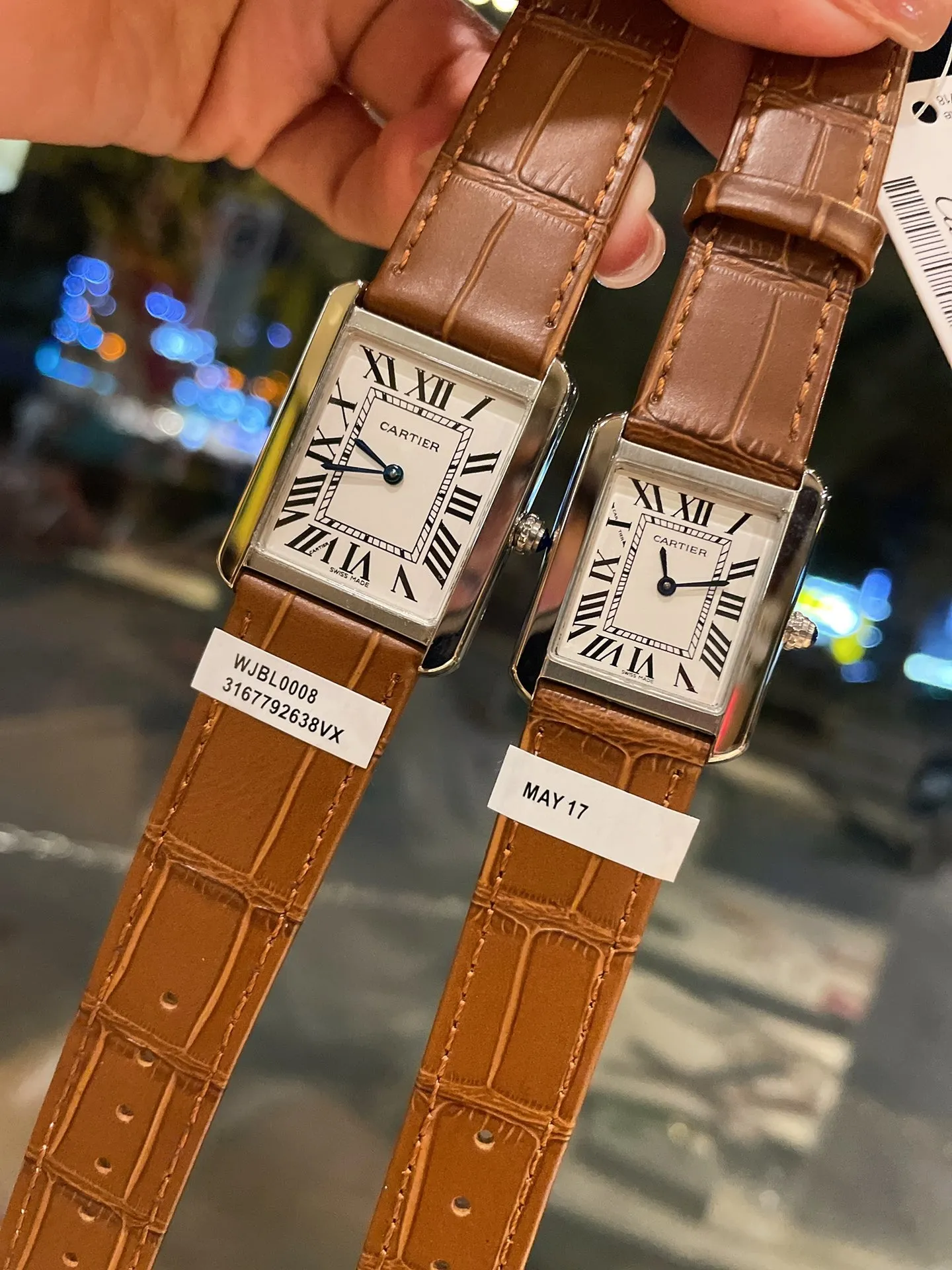 Cartier tank series retro watch TANK tank series! The lettering adopts three-dimensional protrusion, 316L stainless steel version, couple watch, imported Swiss movement, three codes in one. Medium size 27MMX34MM, small size 24MMX31MM. The details are polished, the color of the hands, the curvature of the handle, the original pebbled leather belt, the original stainless steel belt, with sticker code, color distribution: white shell, gold shell, rose gold shell, strap colors are complete! Imported Swiss movement, Sapphire TankSolo’s ingenuity is worth owning!