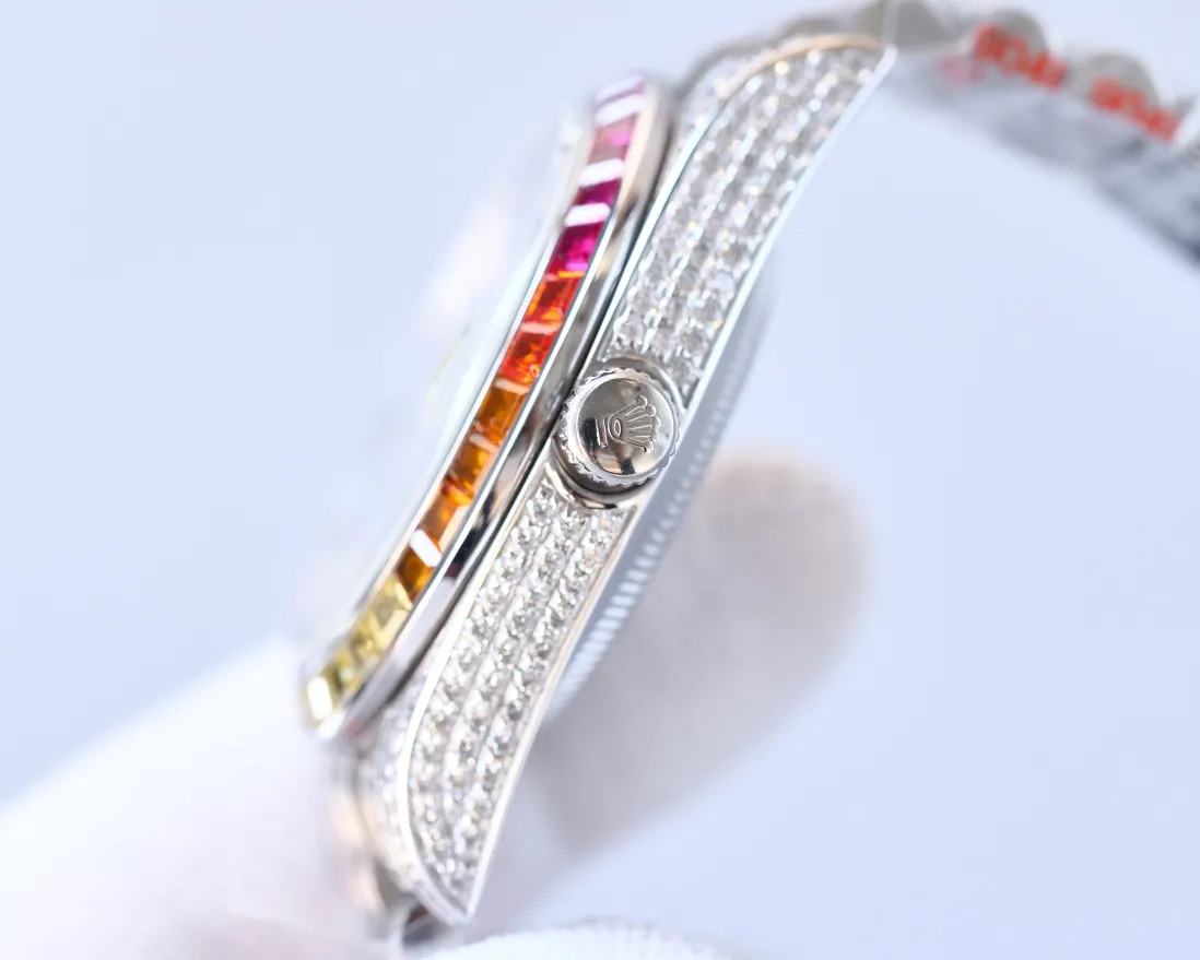 Rolex Diary Full of Diamonds! ! 41mm diameter! Using 3255 fully automatic mechanical movement! Rolex luxury 18k nanotechnology! 5 sets of original diamond straps! Carefully crafted with 2,300+ AAA zircons! Be sure that the inlay technology is not the ordinary diamond-laying technology on the market! ! (If diamonds fall out due to non-human factors within 5 years, they will be replenished free of charge), which makes the sparkling effect under the light even better! Best for gift giving! Brand new with 5 sets of full diamond steel belts! 41mm original size, using fully automatic imported mechanical Japanese original movement (purely imported movement! Non-artificial 5-year warranty), sapphire scratch-resistant glass mirror, 18k vacuum plating that will never fade, the best luxury recommendation for gifts! ! !