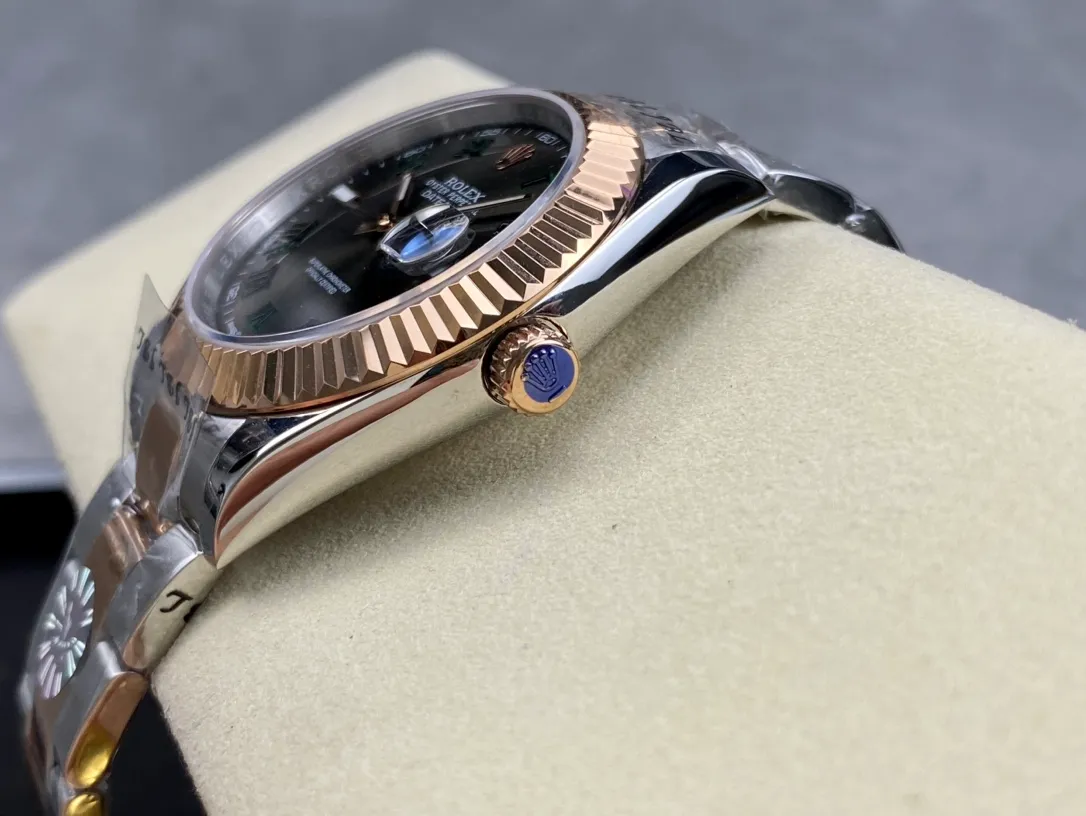 【High-end replica】💰1160! Rolex Single Calendar Datejust Series 41mm [Diameter] 41mm [Movement] Equipped with imported fully automatic mechanical movement [Ring] Rolex RingCommand triangular pit pattern / aperture [Mirror] Scratch-resistant sapphire glass mirror [Material] Imported 316L stainless steel case [Strap] Stainless steel (Oystersteel) optional three-bead/five-bead chain strap [Buckle] Original buckle Super high quality, more beautiful in kind, market exclusive! Classic men's casual watch, the standard accessory for successful men, allowing you to wear it once and for all!