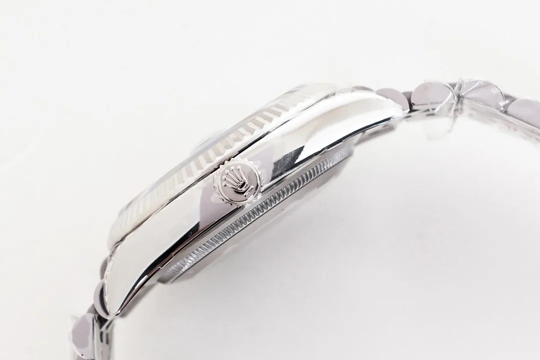 【High-end replica】💰1360! 【Customized all-in-one machine】💰1920! 【Top Replica】💰Private chat! ! ! [2023 New Style] Rolex Datejust 36 Series ① Exclusively customized 3235 movement, kinetic energy storage up to 72 hours, stable and reliable quality; ② Case: same size and thickness as the original; ③ Text: polished nails, top Swiss ice blue luminous, delicate shading, color matching; ④ Glass: sapphire glass with 2.5x magnifying glass effect, transparent glass; ⑤Watch strap: Top-notch workmanship. Each strap fits perfectly with the lug, giving the wrist the highest comfort. Produced by EW, it must be a high-quality product. Every extreme detail is the sincerity of the EW factory’s ingenuity and development; this picture is a real shot of a top-grade replica!