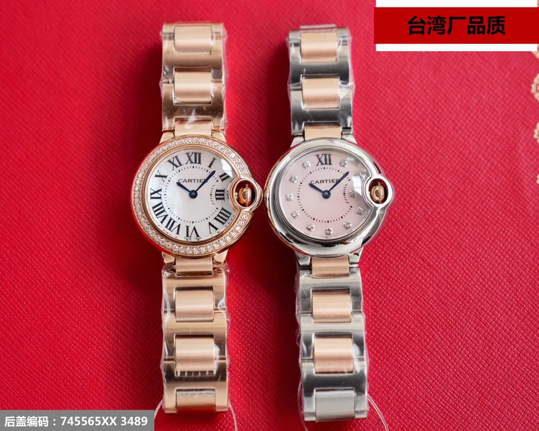 Taiwan factory blue balloon V12 version, 28-42 size combination picture, look for the bottom cover code 745565xx3489), this series of watches is famous for its delicate style and elegant style in the Cartier watchmaking industry. Of course, this watch must have such characteristics. The color of the stainless steel case makes the watch as light as a balloon, and the blue crown seems to have disobediently deviated from the original planned trajectory, like a playful couple. The Roman numerals on the dial look retro and deep, decorated with guilloche patterns and sword-shaped hands. The entire watch gives people a delicate and considerate feel. Isn’t this what couples need? Built-in: Japan's Citizen fully automatic machine, also with Swiss quartz, water drop (fish eye bubble) sapphire glass mirror, highly waterproof, burnt steel blue pointer color, curvature shape of the crown